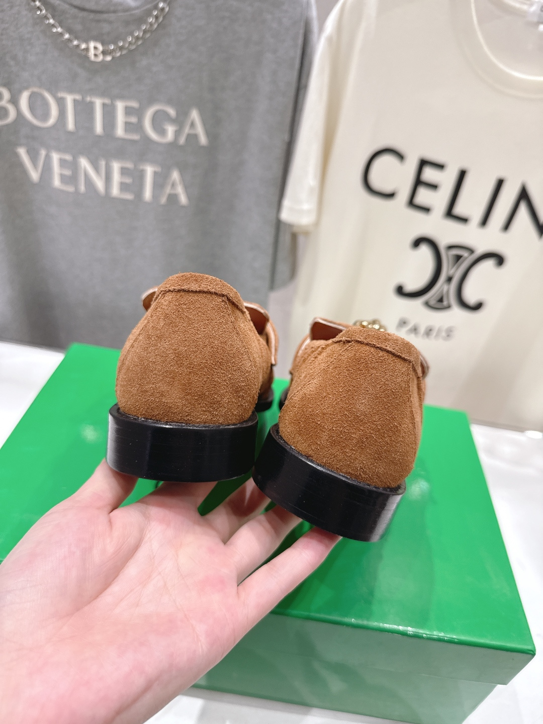 高版本出厂 Bottega Veneta/BV F065 2026ss新款老钱风褶皱皮鎏金扣饰平底乐福鞋