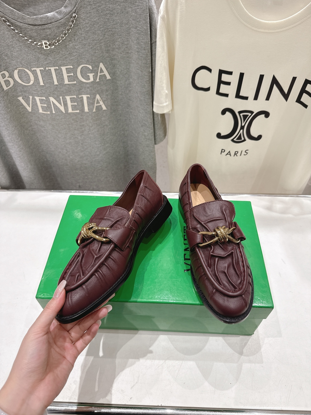 高版本出厂 Bottega Veneta/BV F065 2026ss新款老钱风褶皱皮鎏金扣饰平底乐福鞋