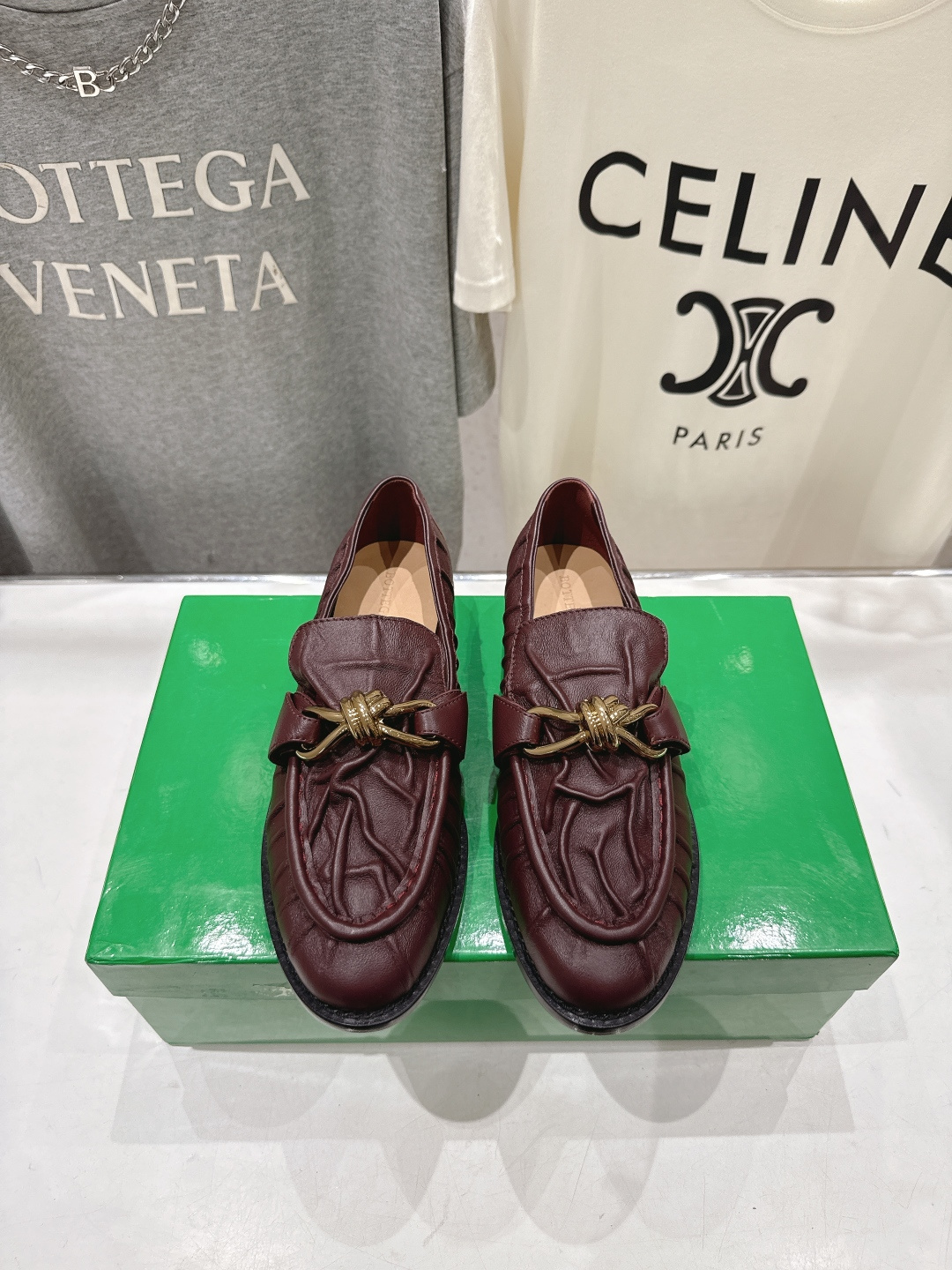 高版本出厂 Bottega Veneta/BV F065 2026ss新款老钱风褶皱皮鎏金扣饰平底乐福鞋