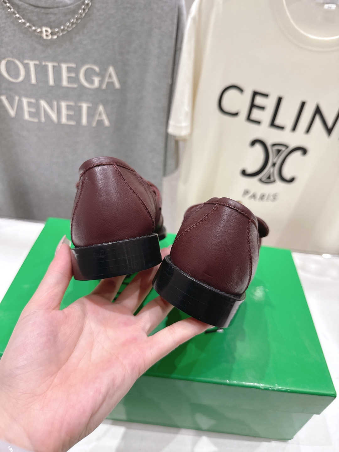 高版本出厂 Bottega Veneta/BV F065 2026ss新款老钱风褶皱皮鎏金扣饰平底乐福鞋