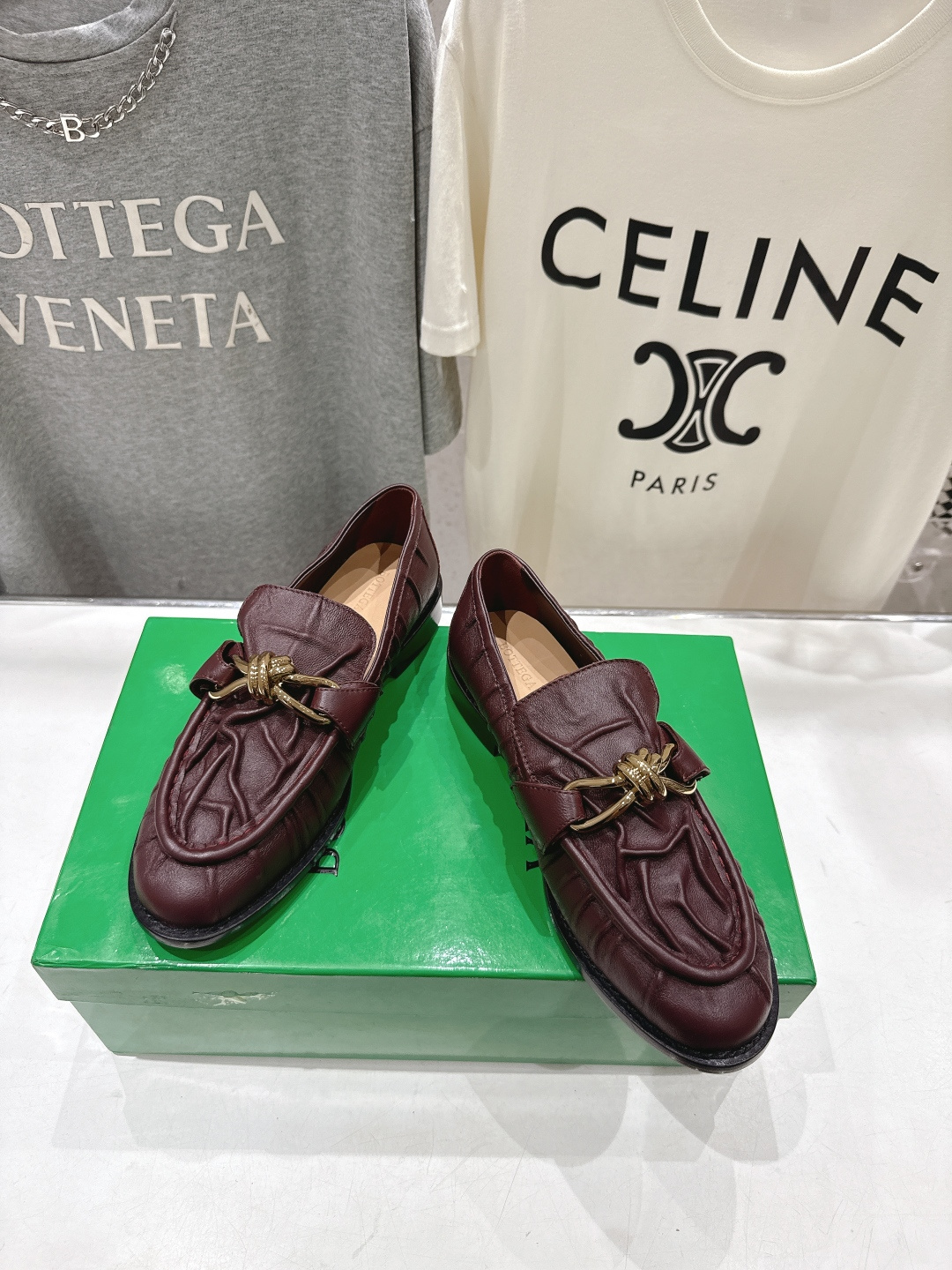 高版本出厂 Bottega Veneta/BV F065 2026ss新款老钱风褶皱皮鎏金扣饰平底乐福鞋