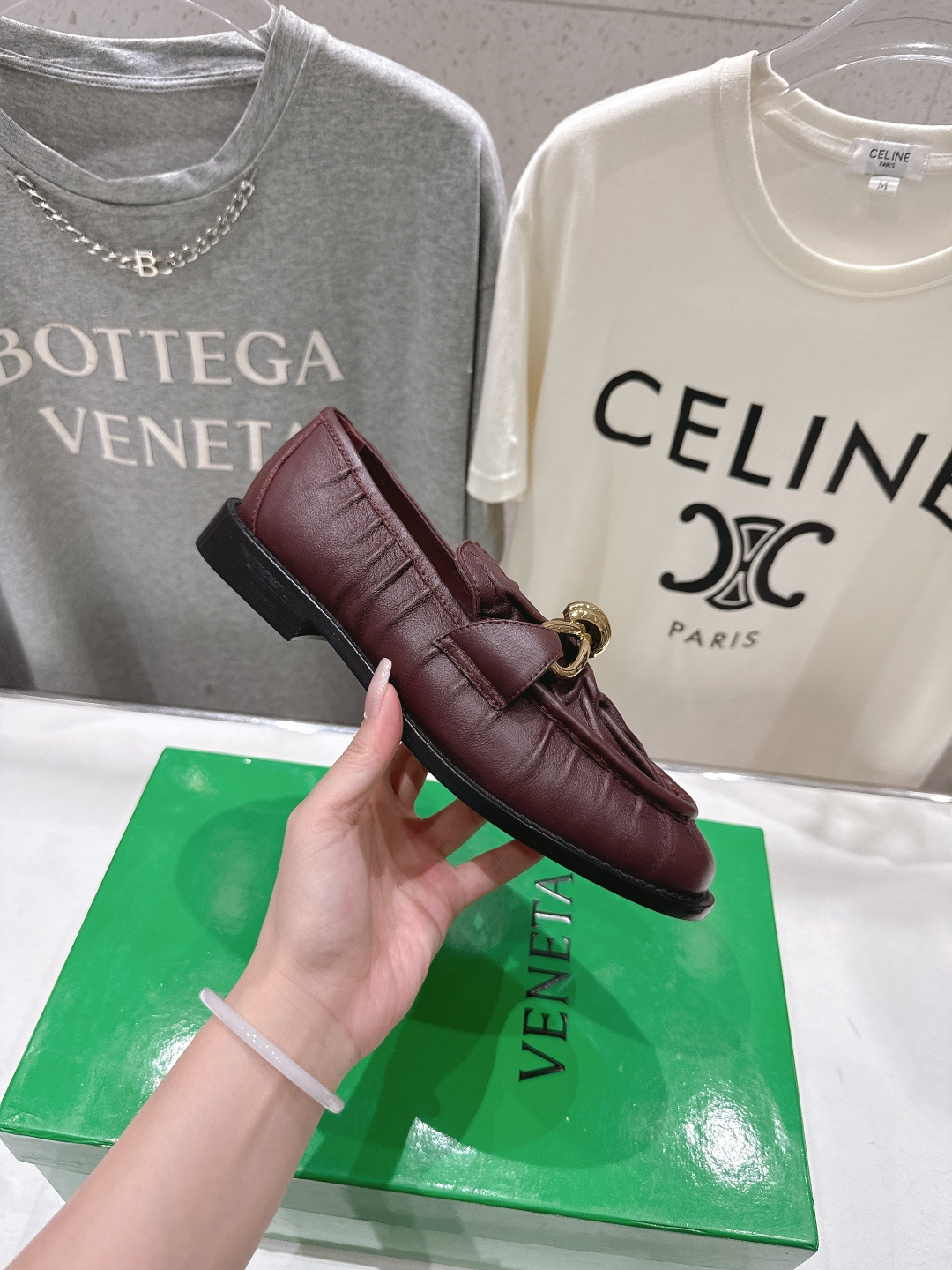 高版本出厂 Bottega Veneta/BV F065 2026ss新款老钱风褶皱皮鎏金扣饰平底乐福鞋