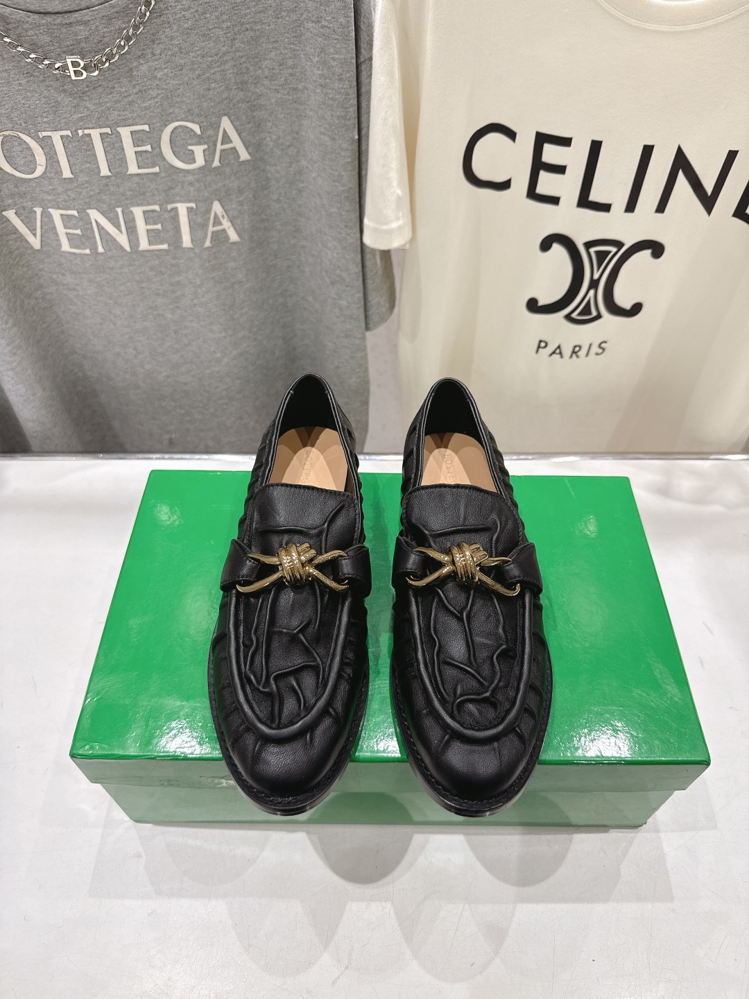 高版本出厂 Bottega Veneta/BV F065 2026ss新款老钱风褶皱皮鎏金扣饰平底乐福鞋