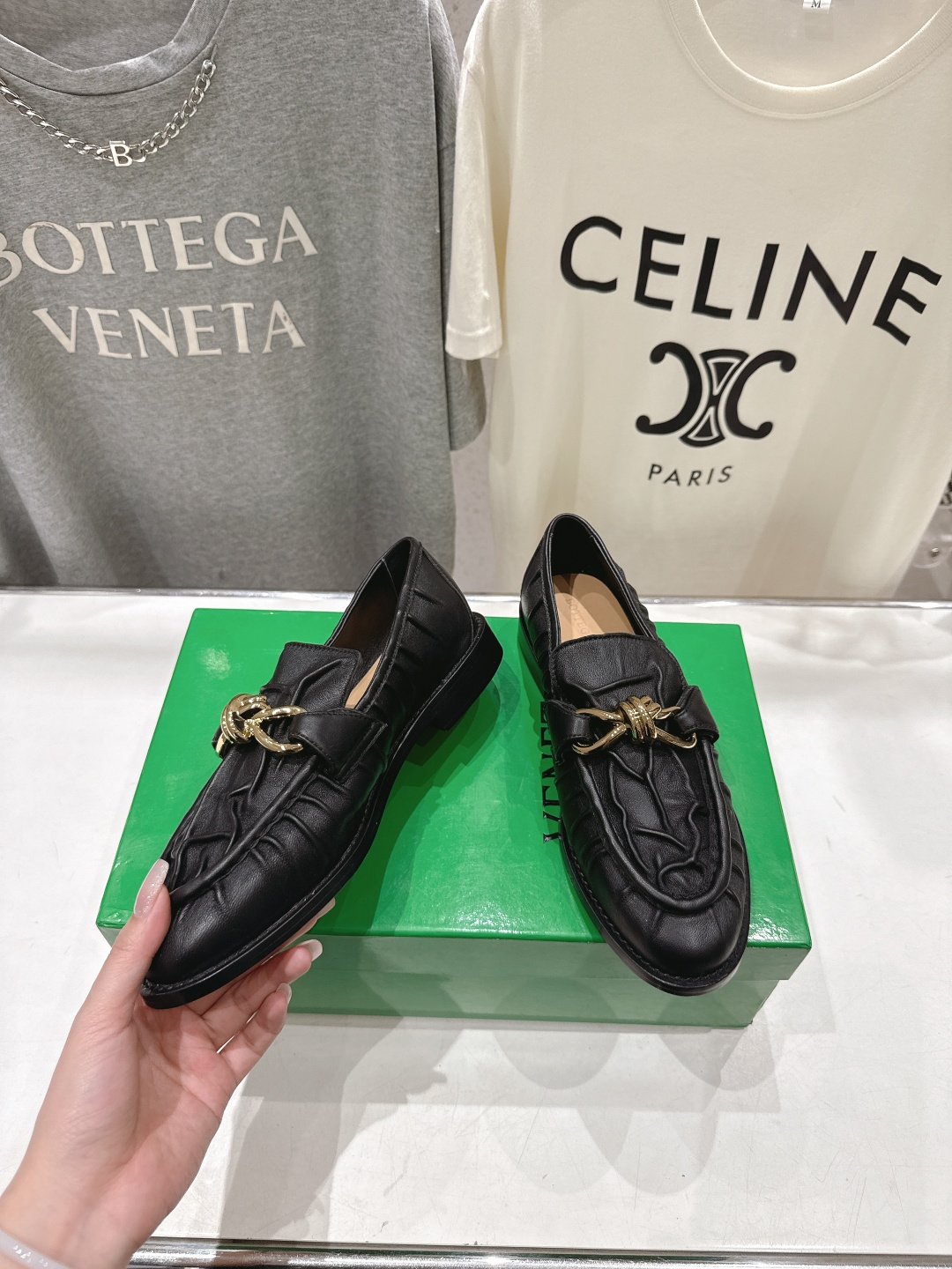 高版本出厂 Bottega Veneta/BV F065 2026ss新款老钱风褶皱皮鎏金扣饰平底乐福鞋