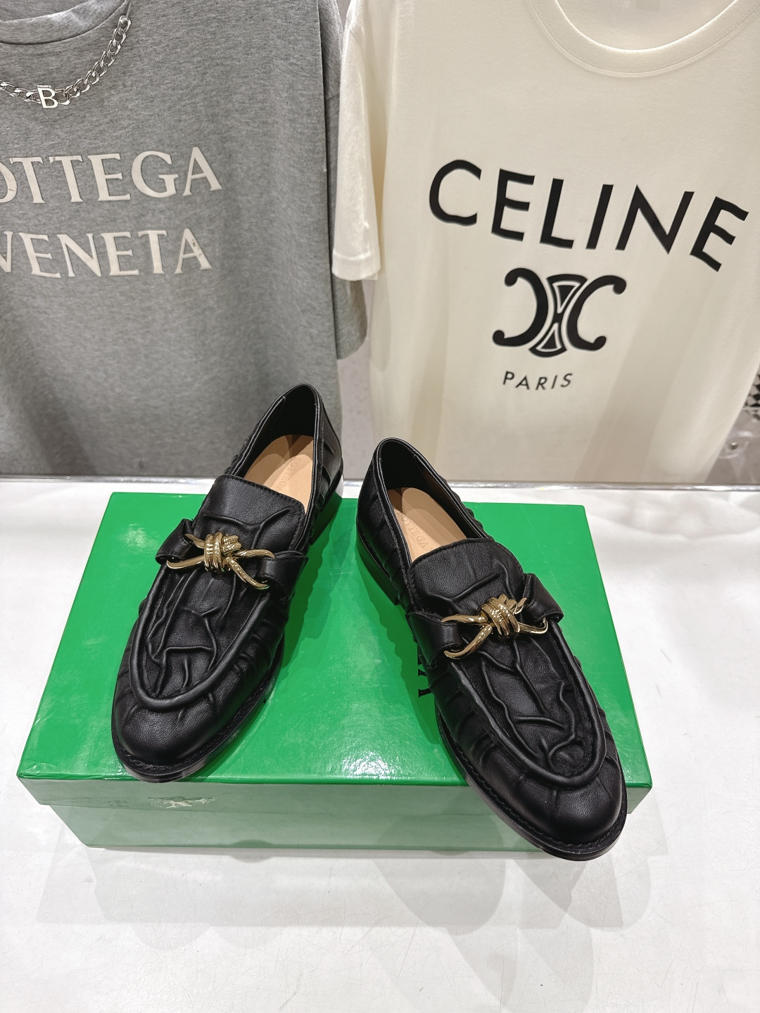 高版本出厂 Bottega Veneta/BV F065 2026ss新款老钱风褶皱皮鎏金扣饰平底乐福鞋