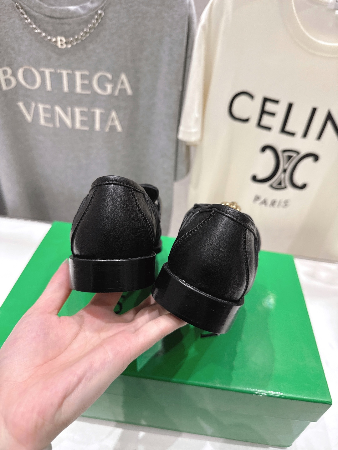 高版本出厂 Bottega Veneta/BV F065 2026ss新款老钱风褶皱皮鎏金扣饰平底乐福鞋
