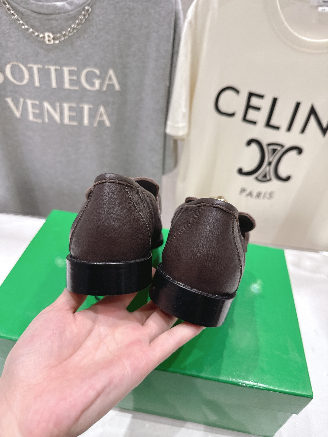 高版本出厂 Bottega Veneta/BV F065 2026ss新款老钱风褶皱皮鎏金扣饰平底乐福鞋