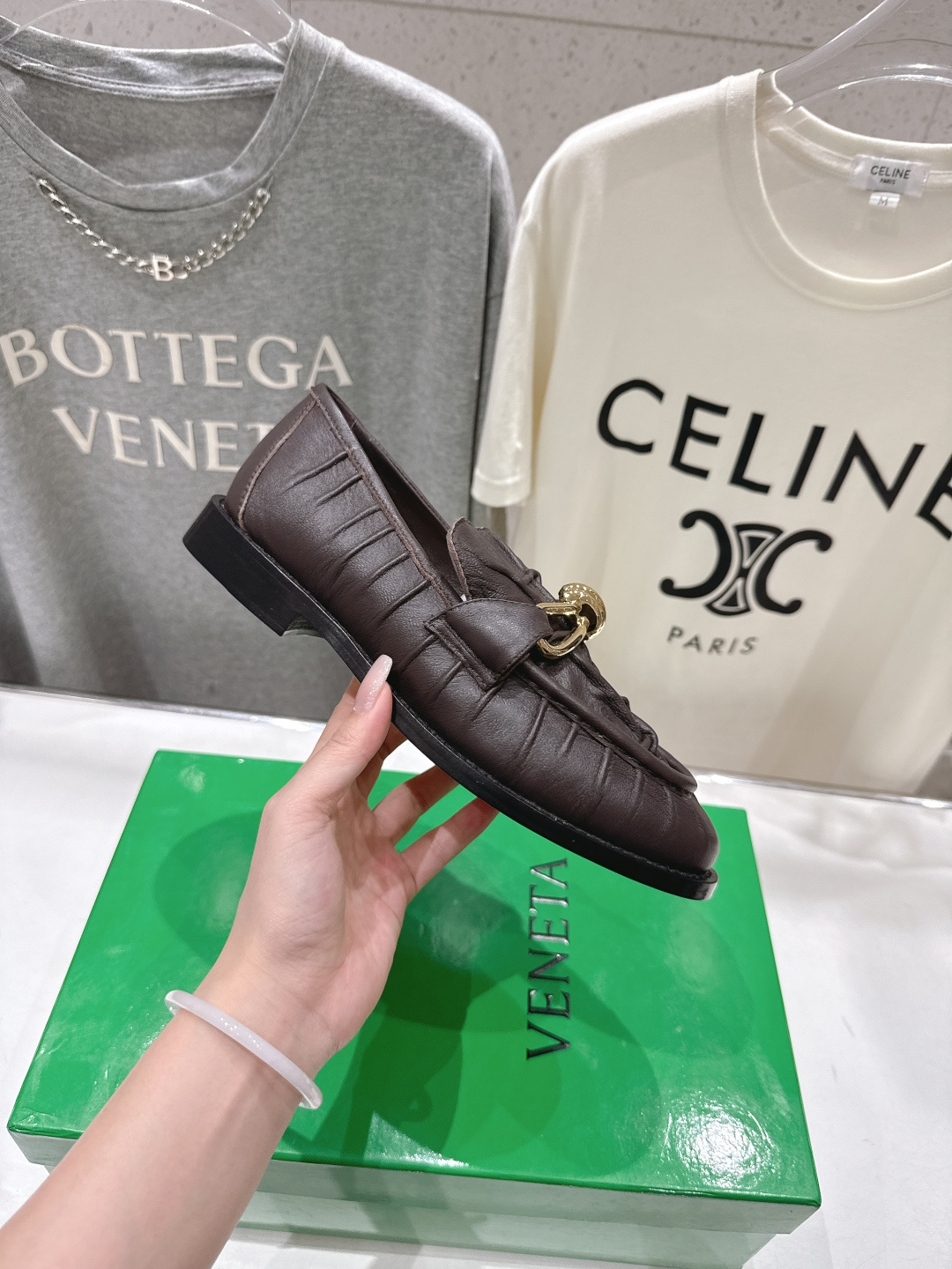 高版本出厂 Bottega Veneta/BV F065 2026ss新款老钱风褶皱皮鎏金扣饰平底乐福鞋
