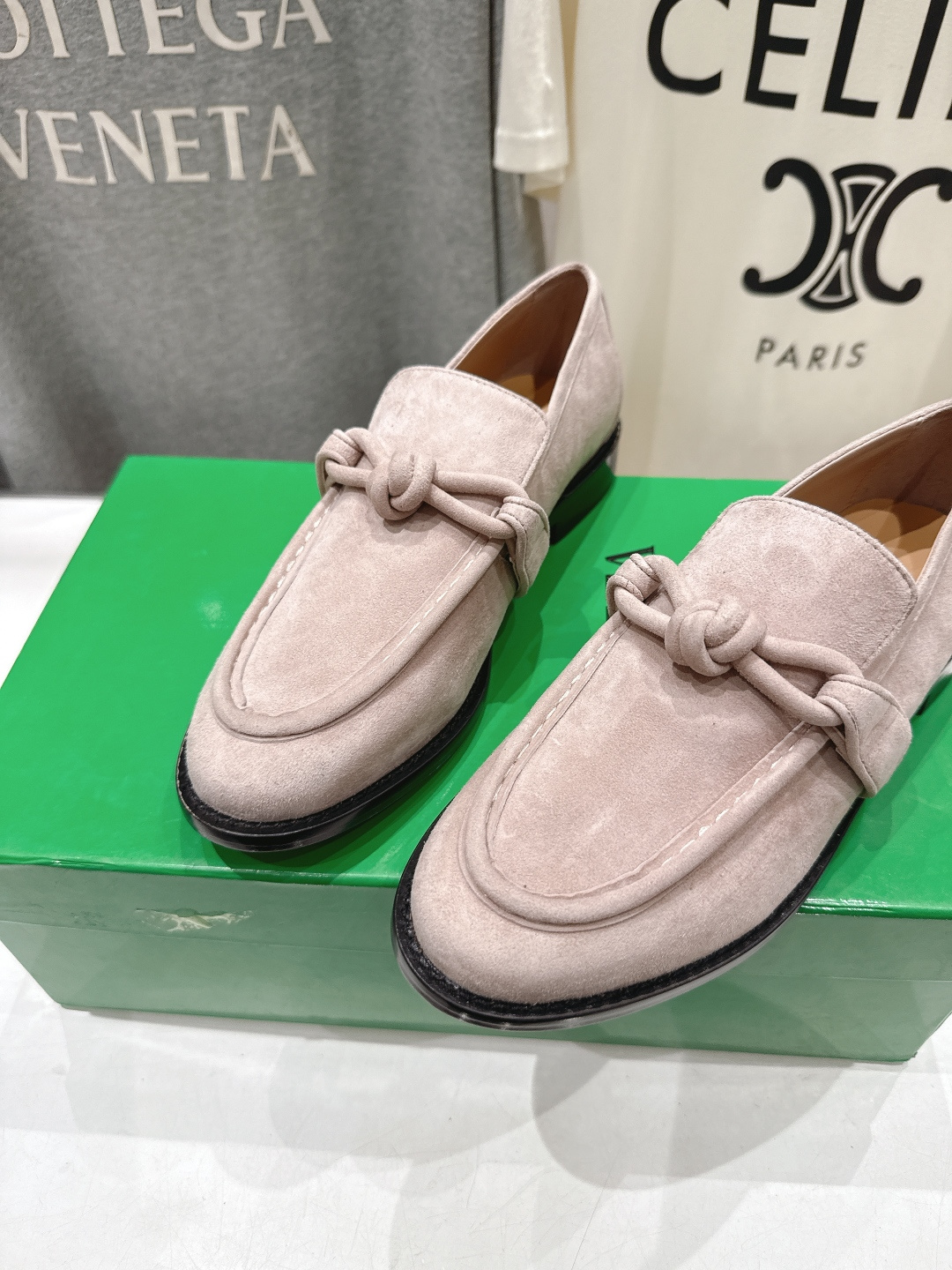 高版本出厂 Bottega Veneta/BV F065 2026ss新款老钱风荔枝纹皮绳结扣饰平底乐福