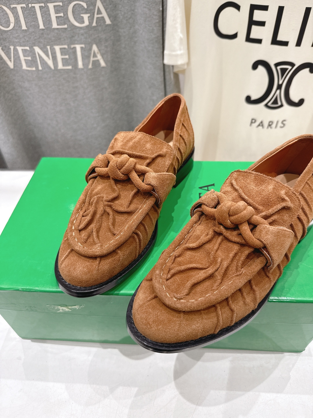高版本出厂 Bottega Veneta/BV F065 2026ss新款老钱风褶皱皮鎏金扣饰平底乐福鞋