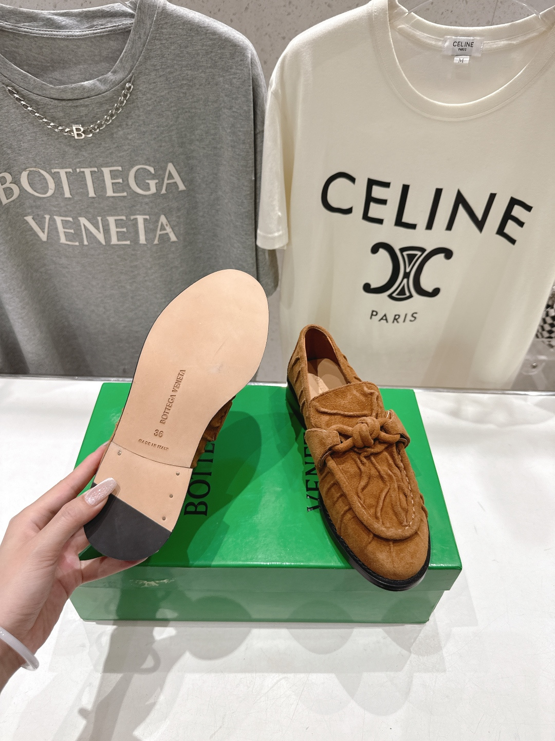 高版本出厂 Bottega Veneta/BV F065 2026ss新款老钱风褶皱皮鎏金扣饰平底乐福鞋