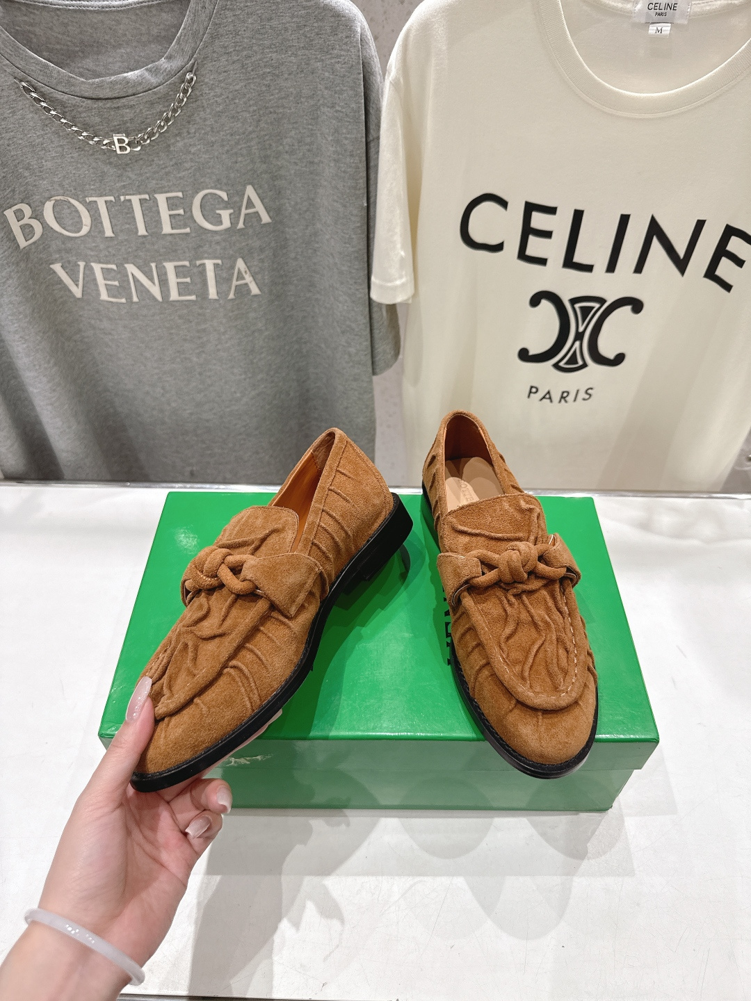 高版本出厂 Bottega Veneta/BV F065 2026ss新款老钱风褶皱皮鎏金扣饰平底乐福鞋