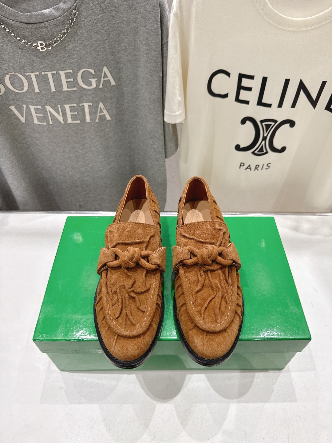 高版本出厂 Bottega Veneta/BV F065 2026ss新款老钱风褶皱皮鎏金扣饰平底乐福鞋