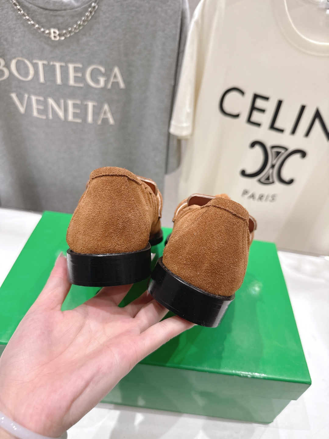 高版本出厂 Bottega Veneta/BV F065 2026ss新款老钱风褶皱皮鎏金扣饰平底乐福鞋