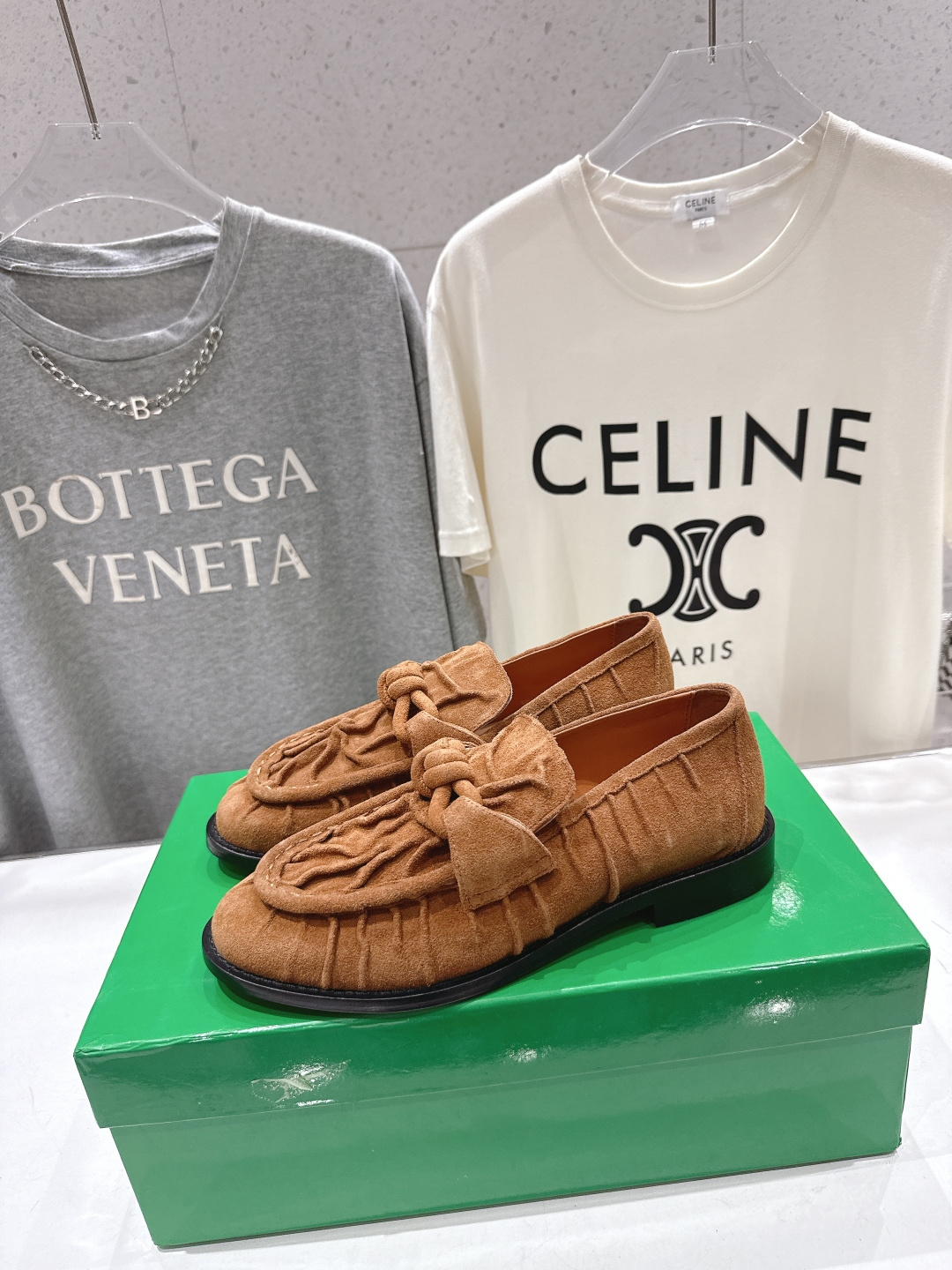 高版本出厂 Bottega Veneta/BV F065 2026ss新款老钱风褶皱皮鎏金扣饰平底乐福鞋