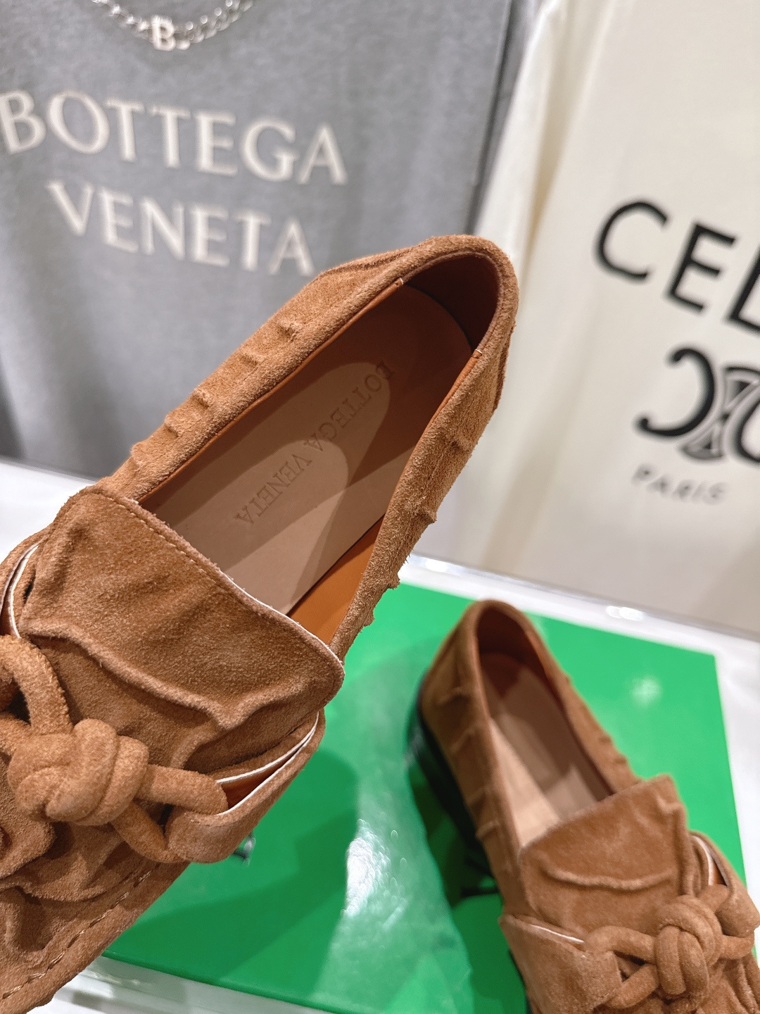 高版本出厂 Bottega Veneta/BV F065 2026ss新款老钱风褶皱皮鎏金扣饰平底乐福鞋