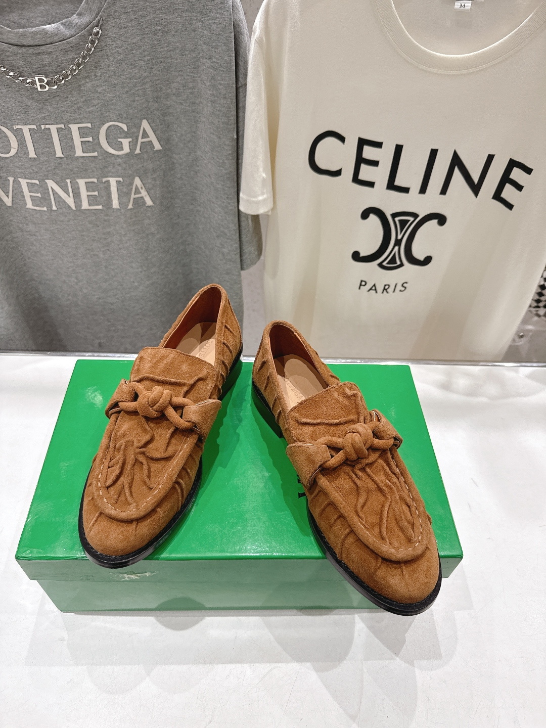 高版本出厂 Bottega Veneta/BV F065 2026ss新款老钱风褶皱皮鎏金扣饰平底乐福鞋