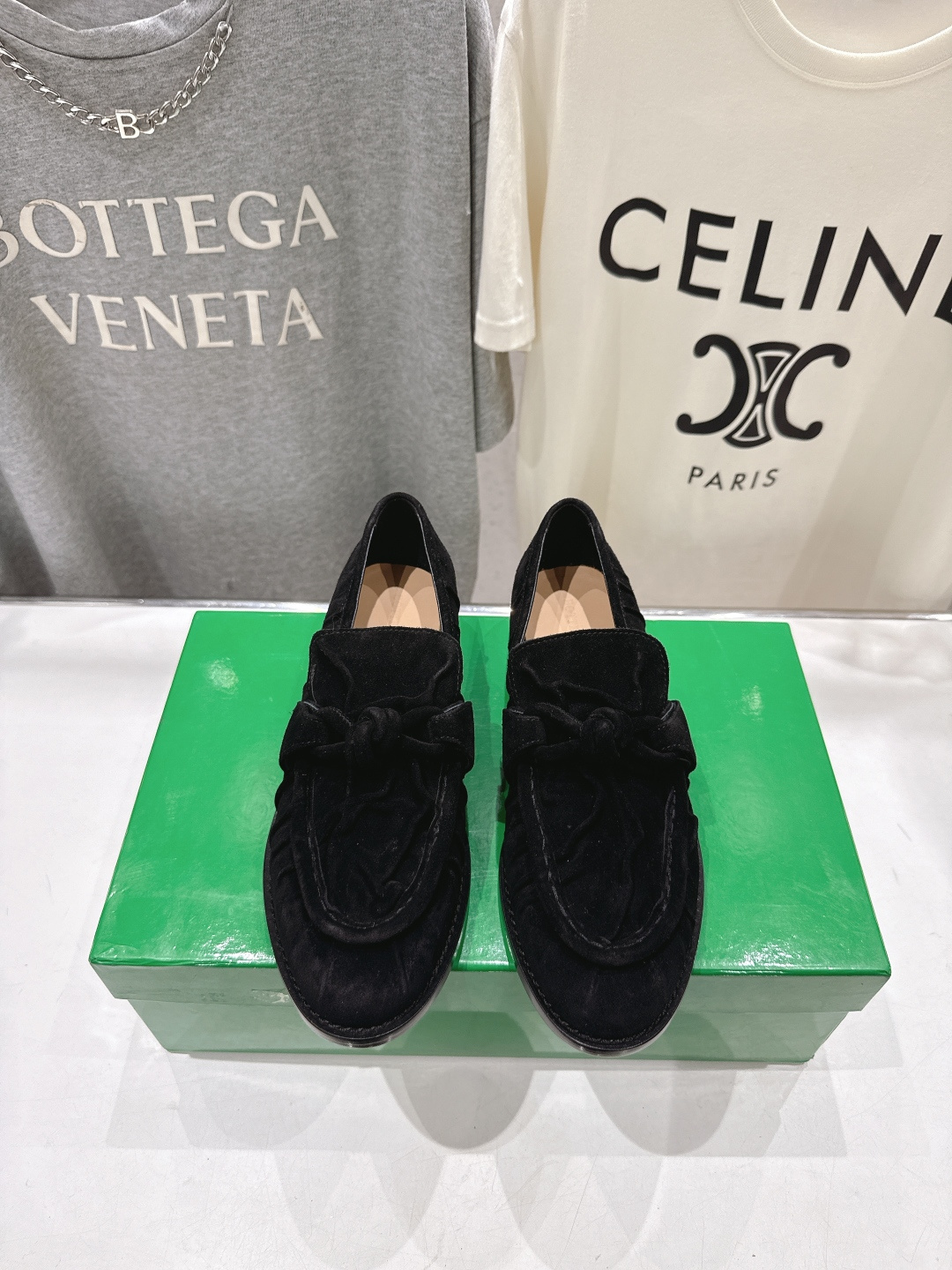 高版本出厂 Bottega Veneta/BV F065 2026ss新款老钱风褶皱皮鎏金扣饰平底乐福鞋
