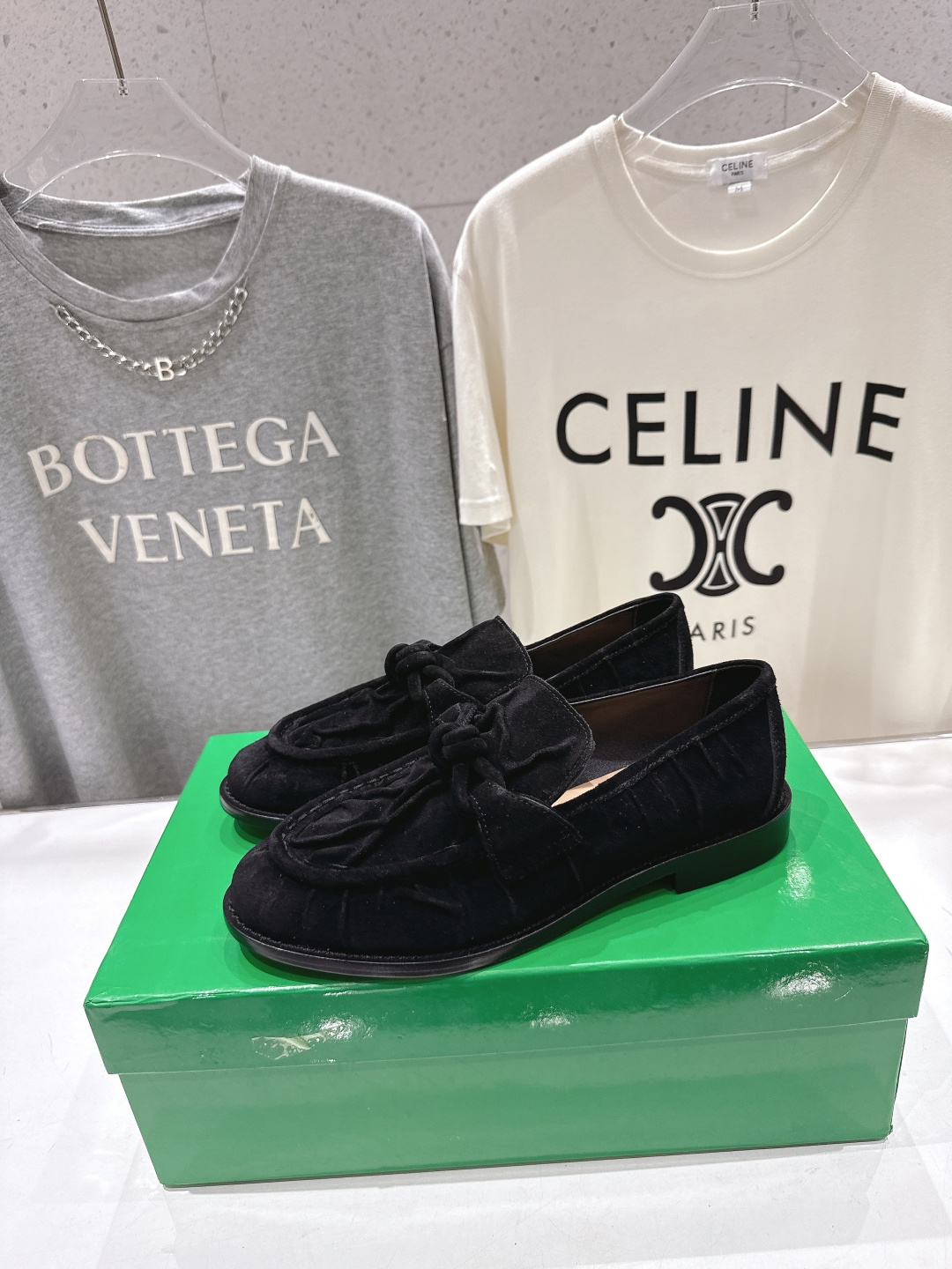 高版本出厂 Bottega Veneta/BV F065 2026ss新款老钱风褶皱皮鎏金扣饰平底乐福鞋