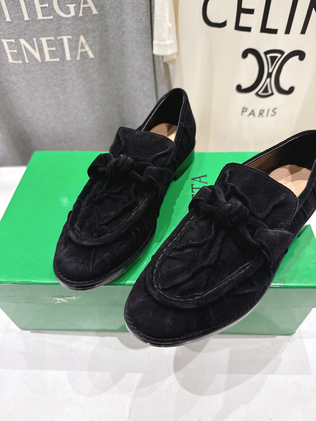 高版本出厂 Bottega Veneta/BV F065 2026ss新款老钱风褶皱皮鎏金扣饰平底乐福鞋