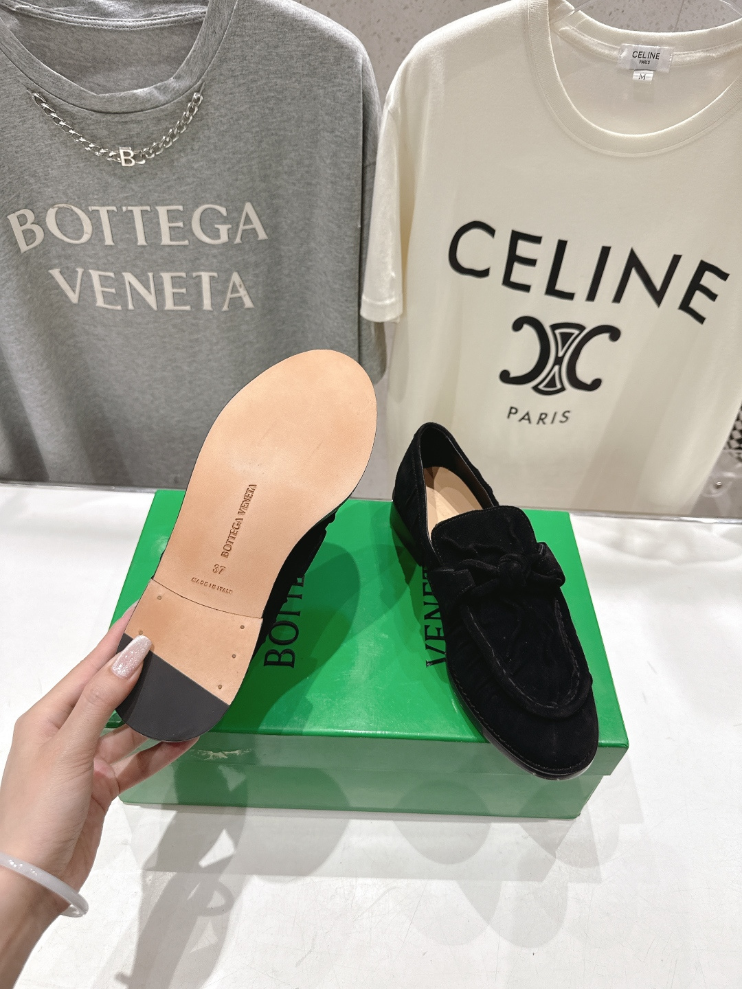 高版本出厂 Bottega Veneta/BV F065 2026ss新款老钱风褶皱皮鎏金扣饰平底乐福鞋