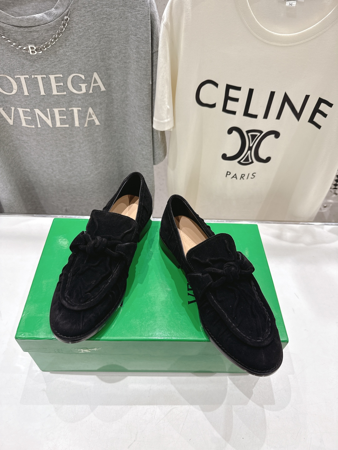 高版本出厂 Bottega Veneta/BV F065 2026ss新款老钱风褶皱皮鎏金扣饰平底乐福鞋