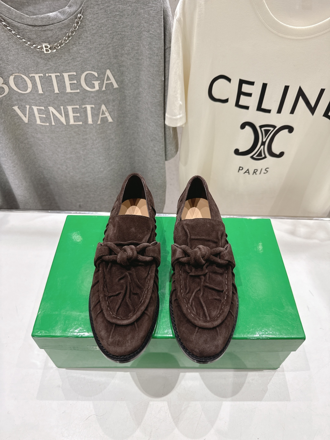 高版本出厂 Bottega Veneta/BV F065 2026ss新款老钱风褶皱皮鎏金扣饰平底乐福鞋