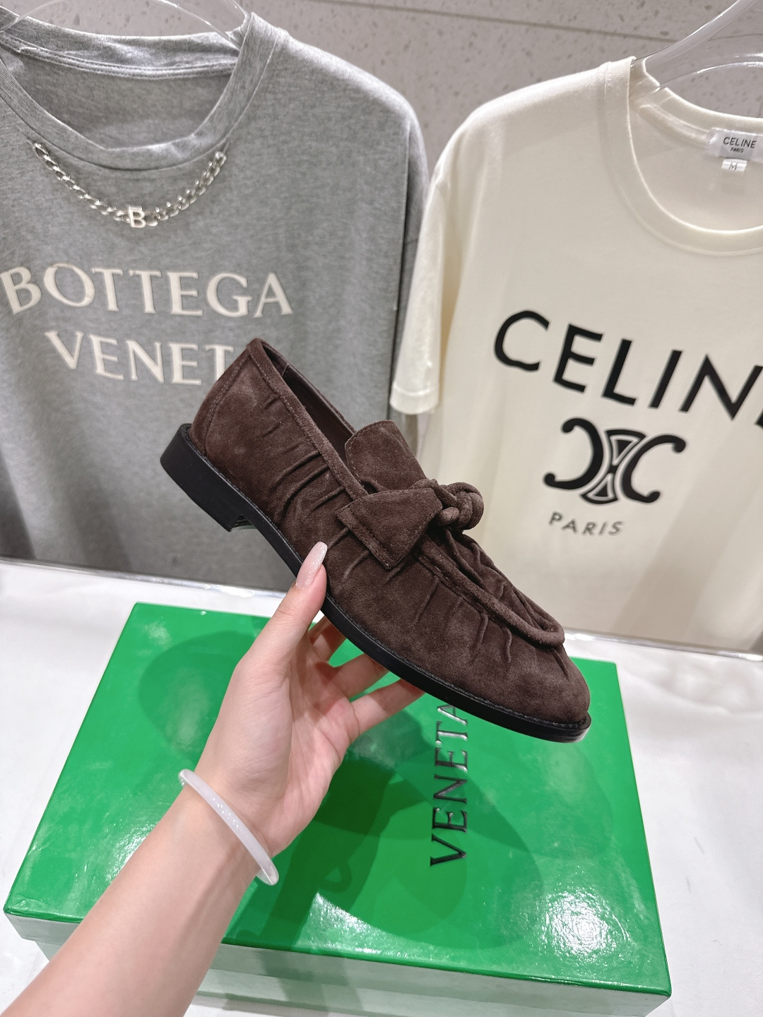 高版本出厂 Bottega Veneta/BV F065 2026ss新款老钱风褶皱皮鎏金扣饰平底乐福鞋