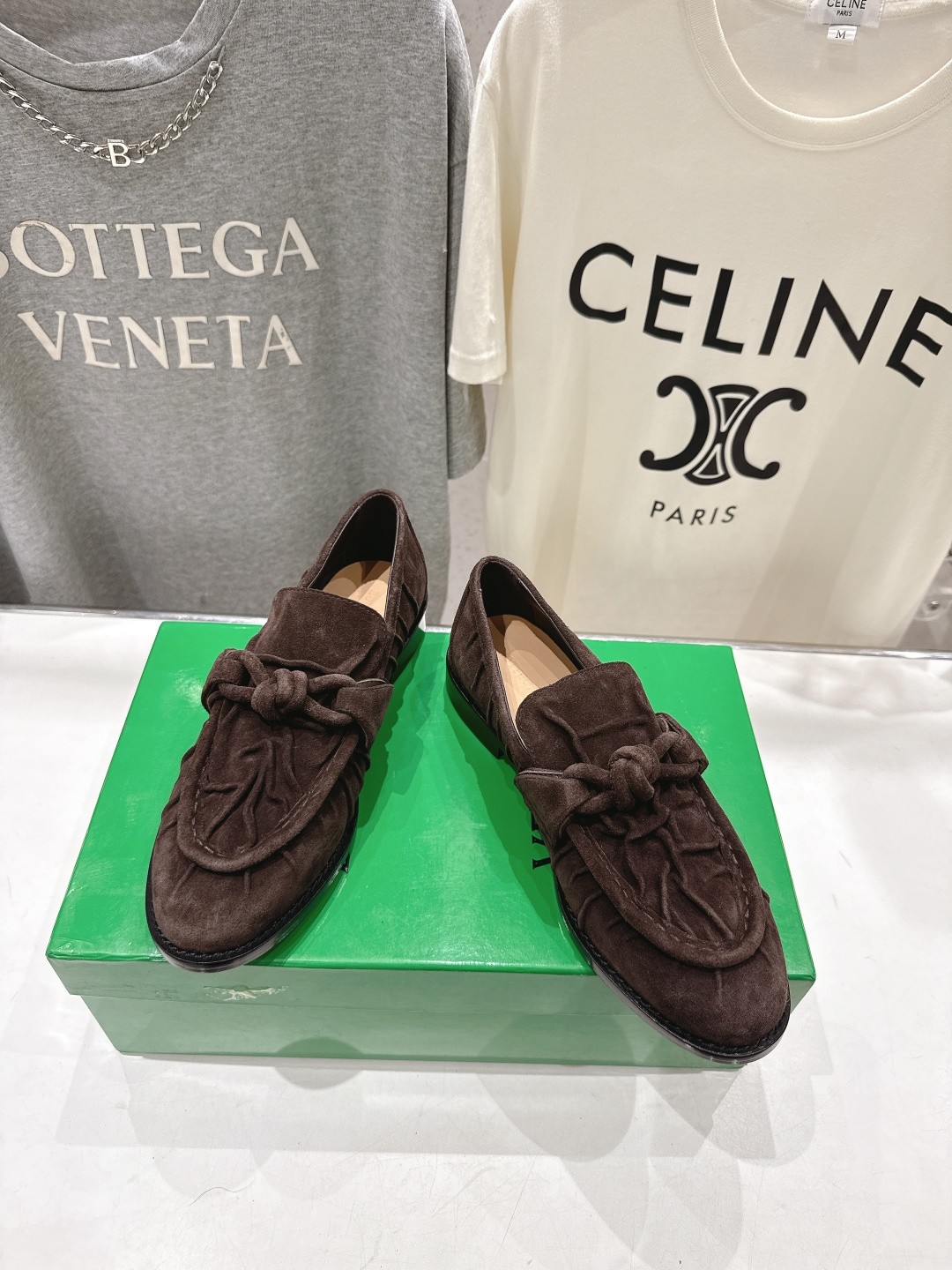 高版本出厂 Bottega Veneta/BV F065 2026ss新款老钱风褶皱皮鎏金扣饰平底乐福鞋