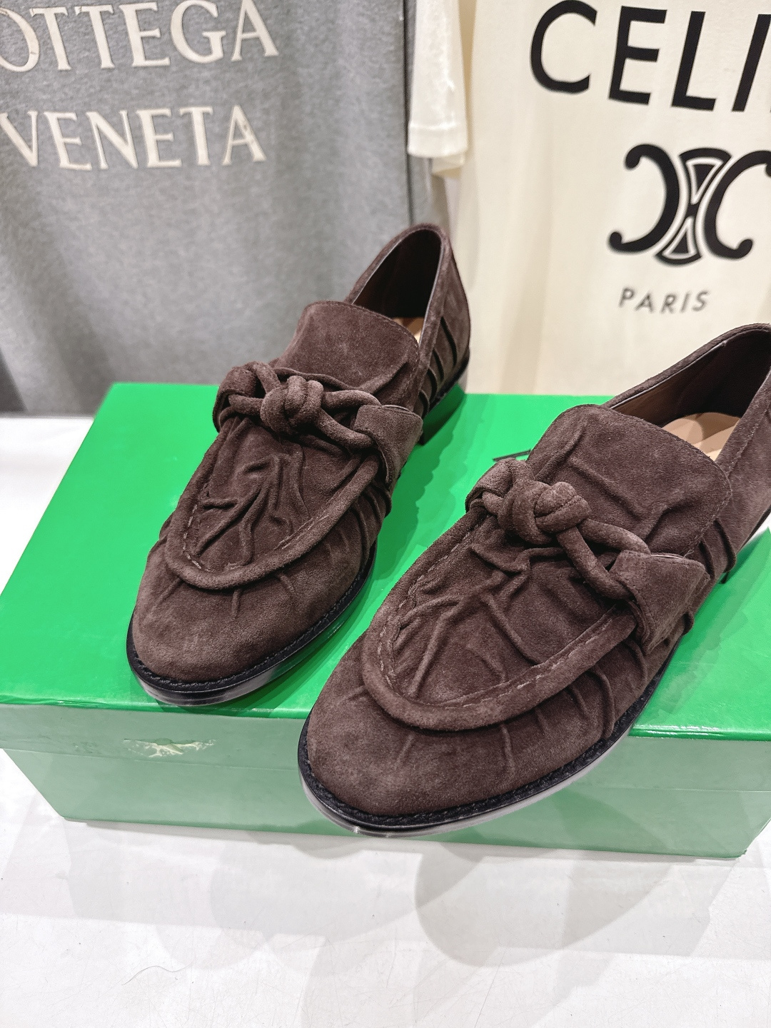 高版本出厂 Bottega Veneta/BV F065 2026ss新款老钱风褶皱皮鎏金扣饰平底乐福鞋