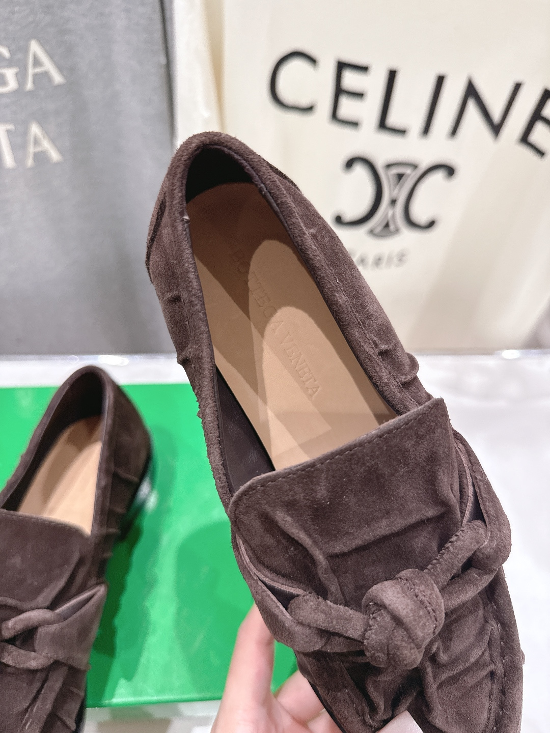 高版本出厂 Bottega Veneta/BV F065 2026ss新款老钱风褶皱皮鎏金扣饰平底乐福鞋