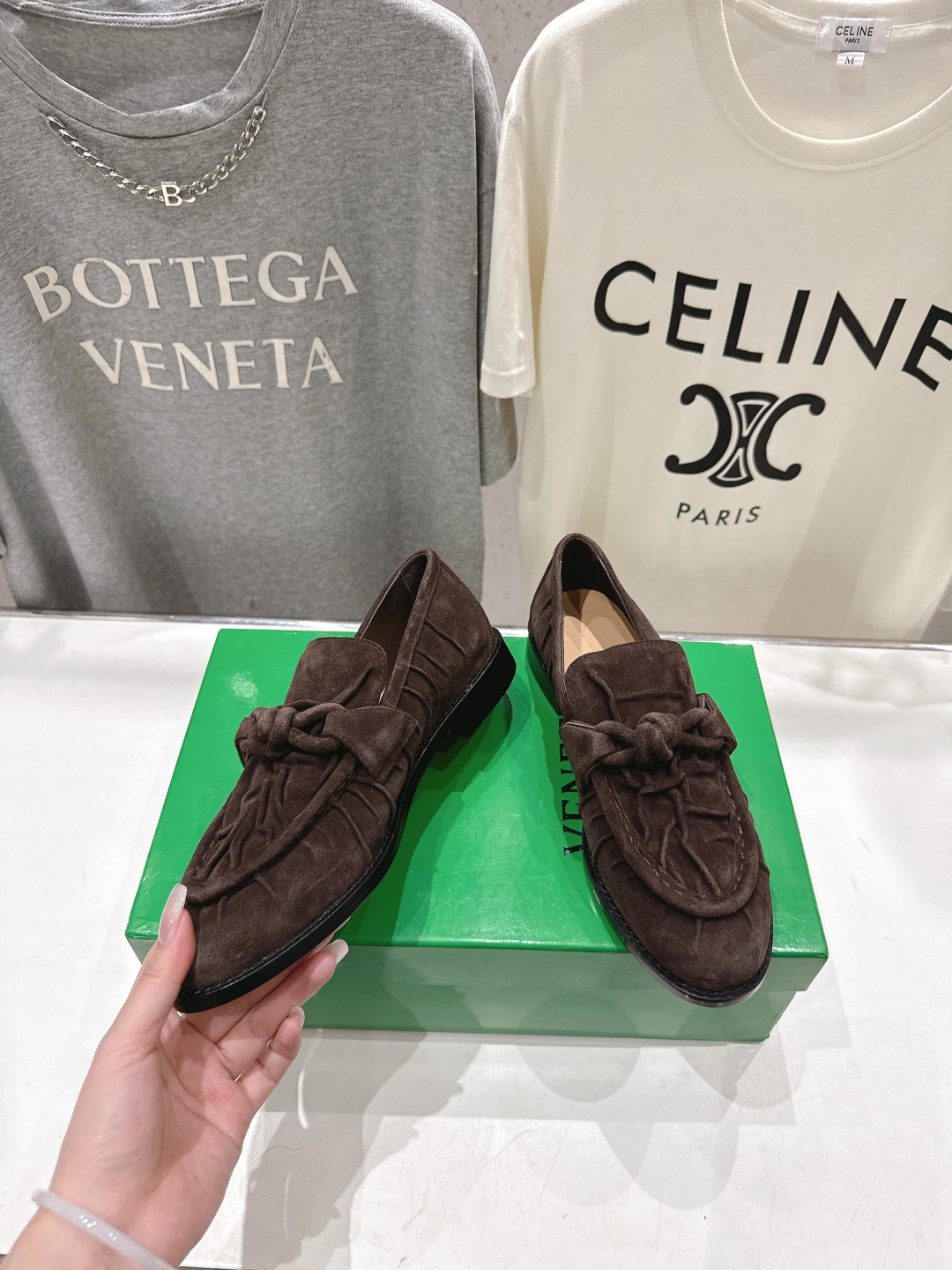 高版本出厂 Bottega Veneta/BV F065 2026ss新款老钱风褶皱皮鎏金扣饰平底乐福鞋