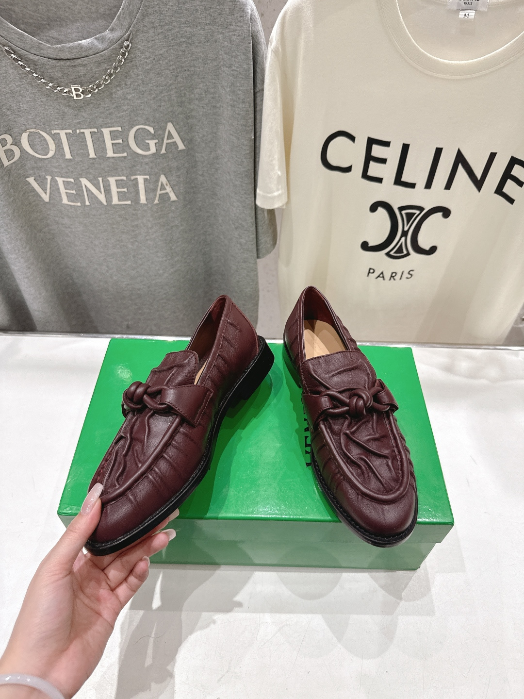 高版本出厂 Bottega Veneta/BV F065 2026ss新款老钱风褶皱皮鎏金扣饰平底乐福鞋