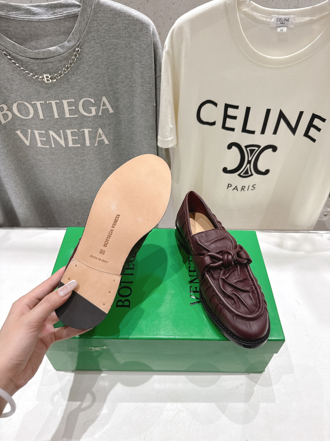 高版本出厂 Bottega Veneta/BV F065 2026ss新款老钱风褶皱皮鎏金扣饰平底乐福鞋