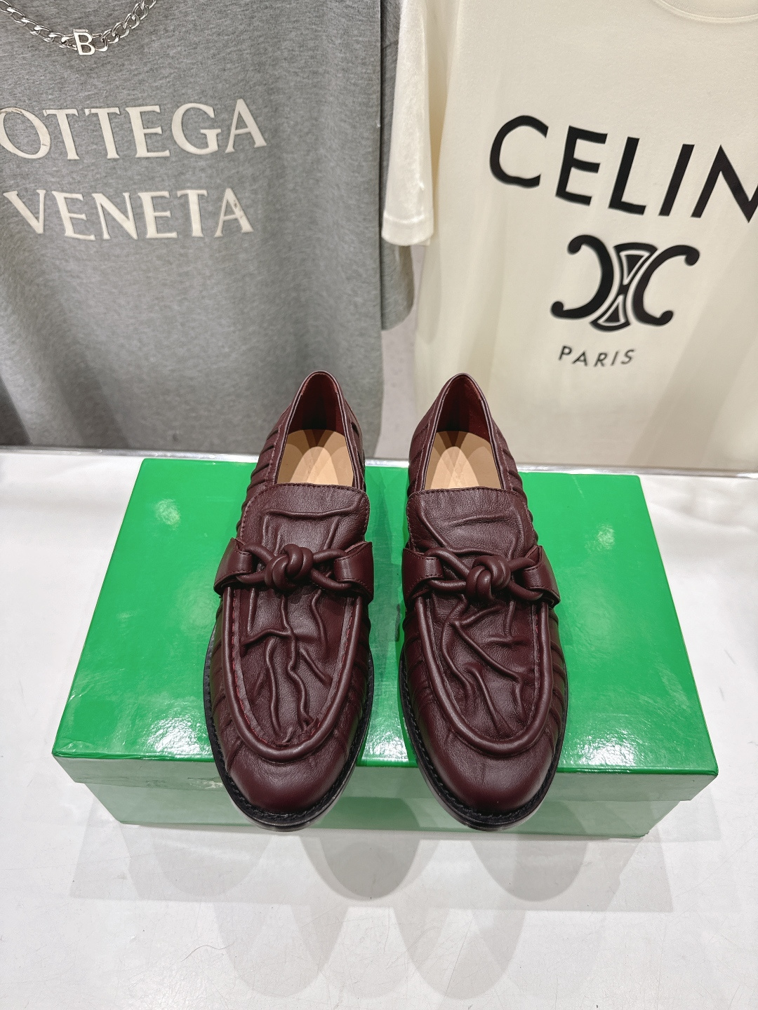 高版本出厂 Bottega Veneta/BV F065 2026ss新款老钱风褶皱皮鎏金扣饰平底乐福鞋