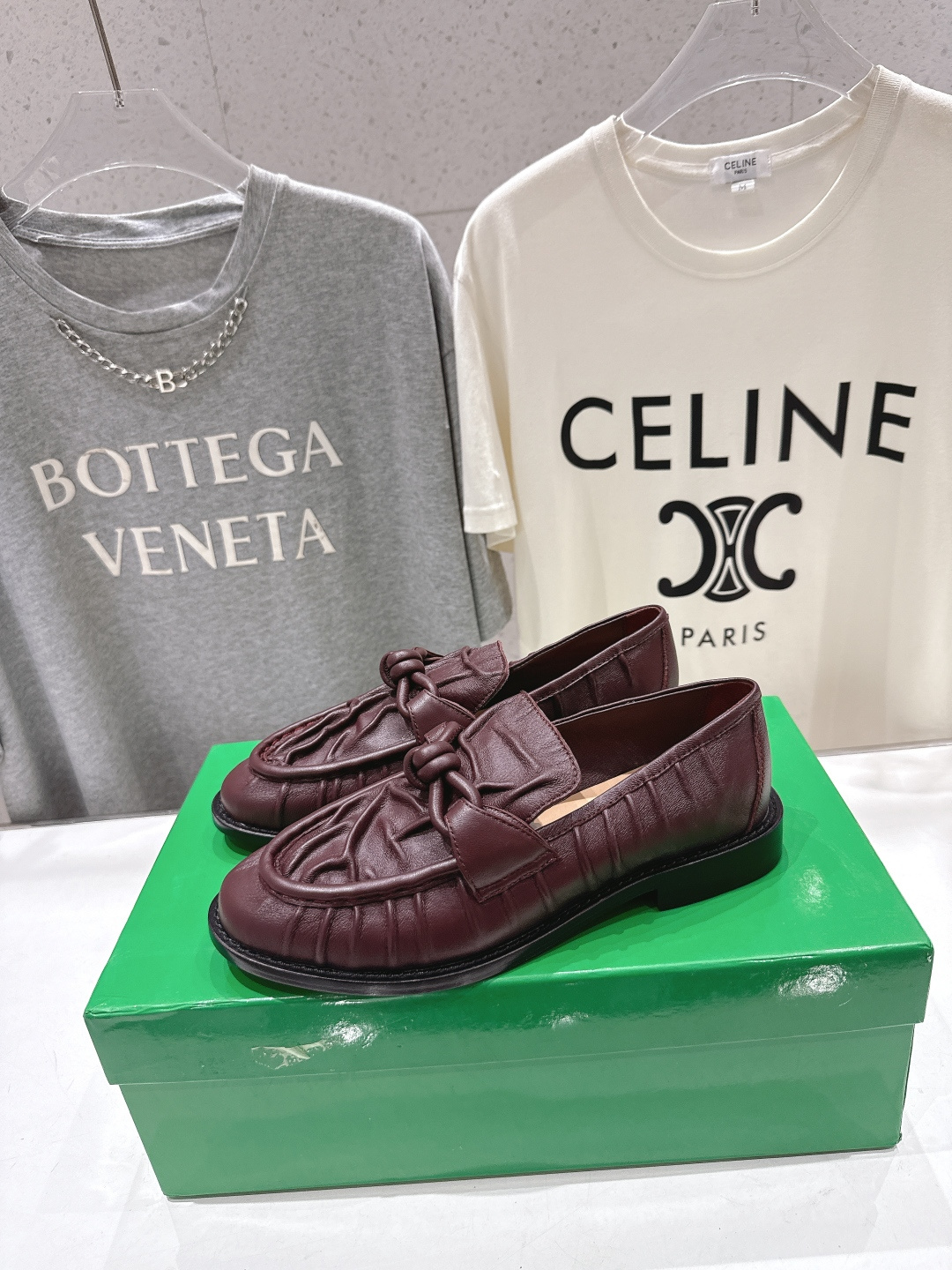 高版本出厂 Bottega Veneta/BV F065 2026ss新款老钱风褶皱皮鎏金扣饰平底乐福鞋