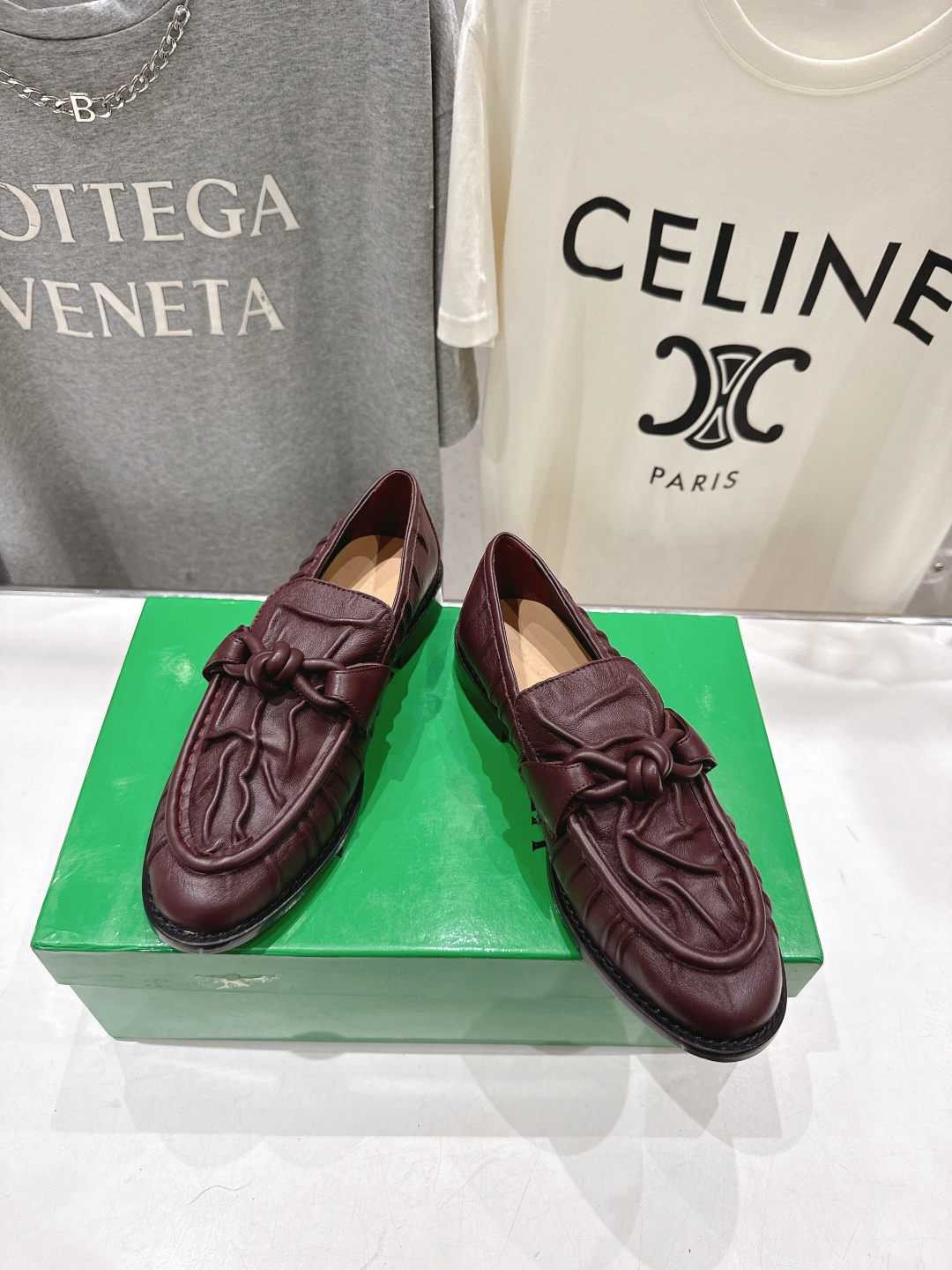 高版本出厂 Bottega Veneta/BV F065 2026ss新款老钱风褶皱皮鎏金扣饰平底乐福鞋