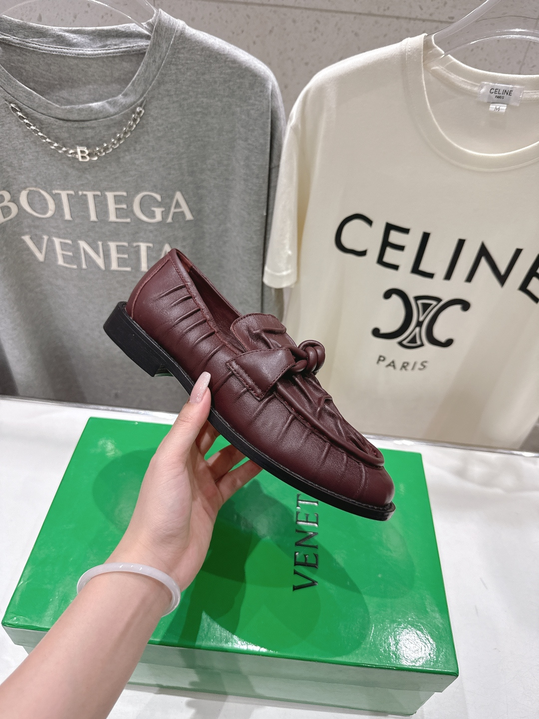 高版本出厂 Bottega Veneta/BV F065 2026ss新款老钱风褶皱皮鎏金扣饰平底乐福鞋