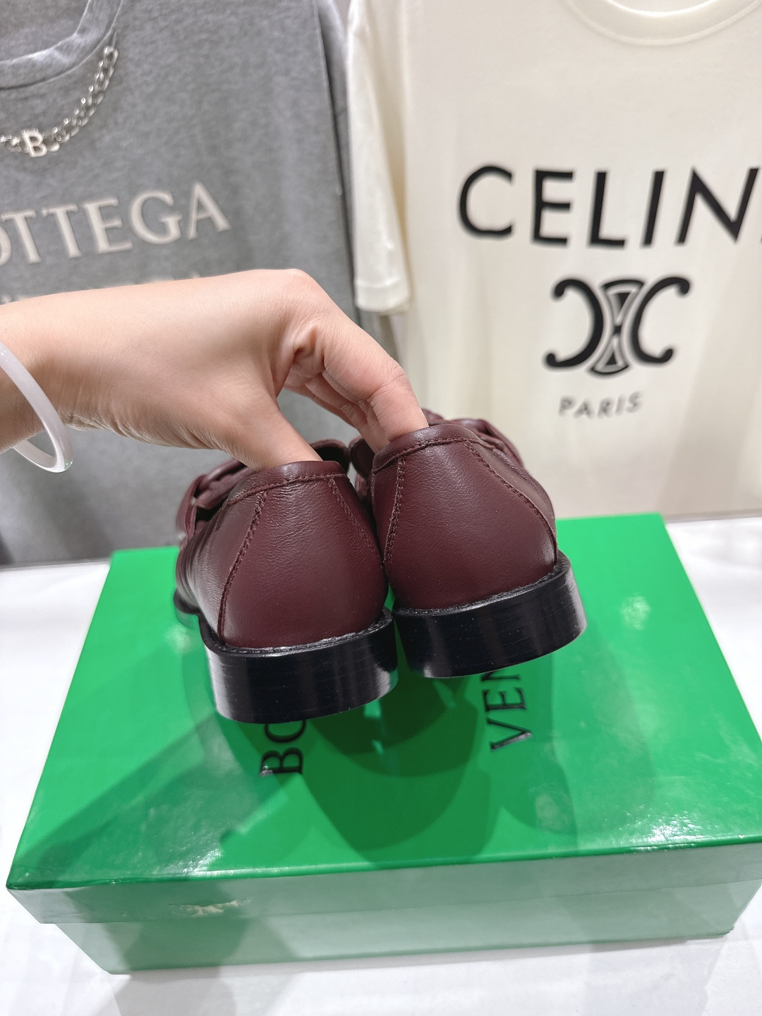 高版本出厂 Bottega Veneta/BV F065 2026ss新款老钱风褶皱皮鎏金扣饰平底乐福鞋