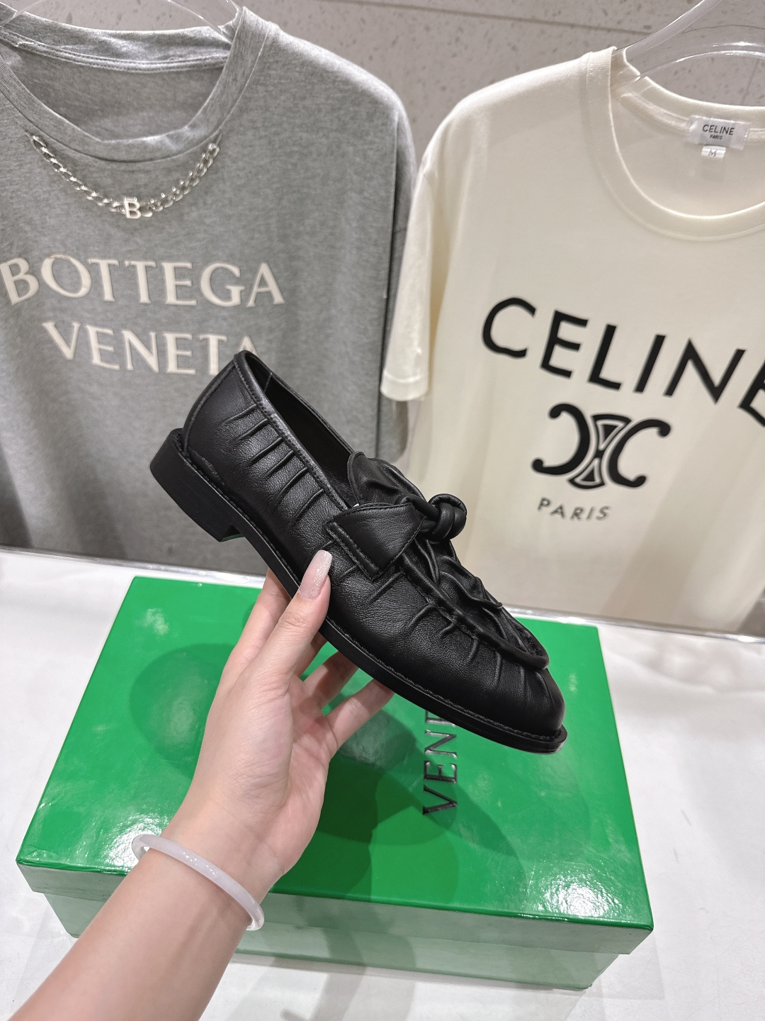 高版本出厂 Bottega Veneta/BV F065 2026ss新款老钱风褶皱皮鎏金扣饰平底乐福鞋