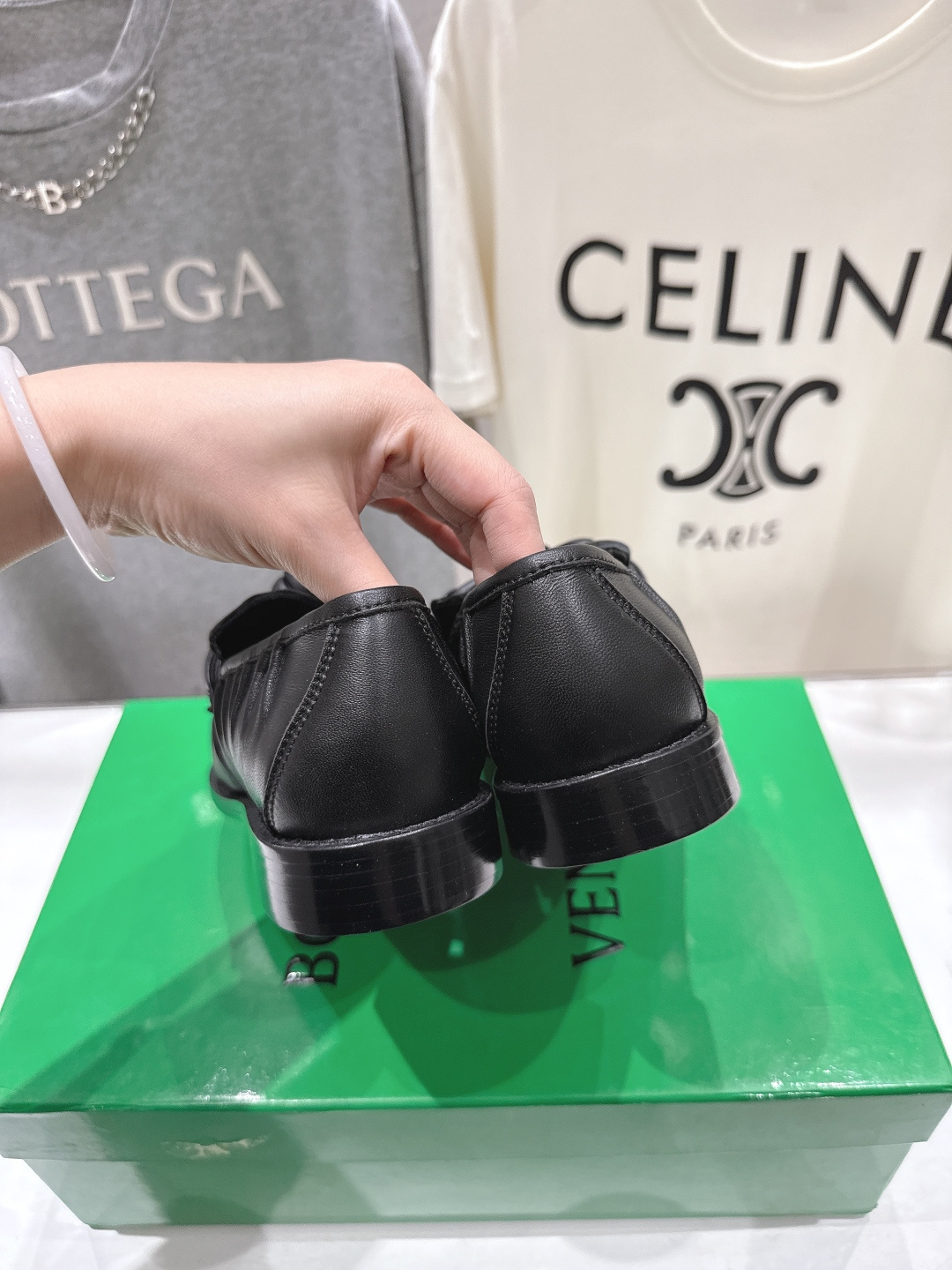 高版本出厂 Bottega Veneta/BV F065 2026ss新款老钱风褶皱皮鎏金扣饰平底乐福鞋