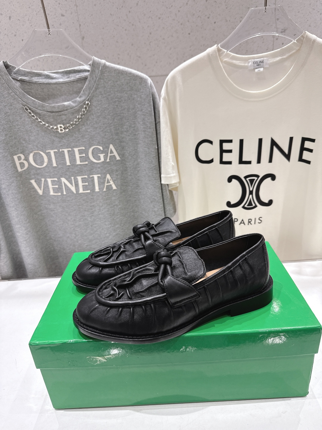 高版本出厂 Bottega Veneta/BV F065 2026ss新款老钱风褶皱皮鎏金扣饰平底乐福鞋