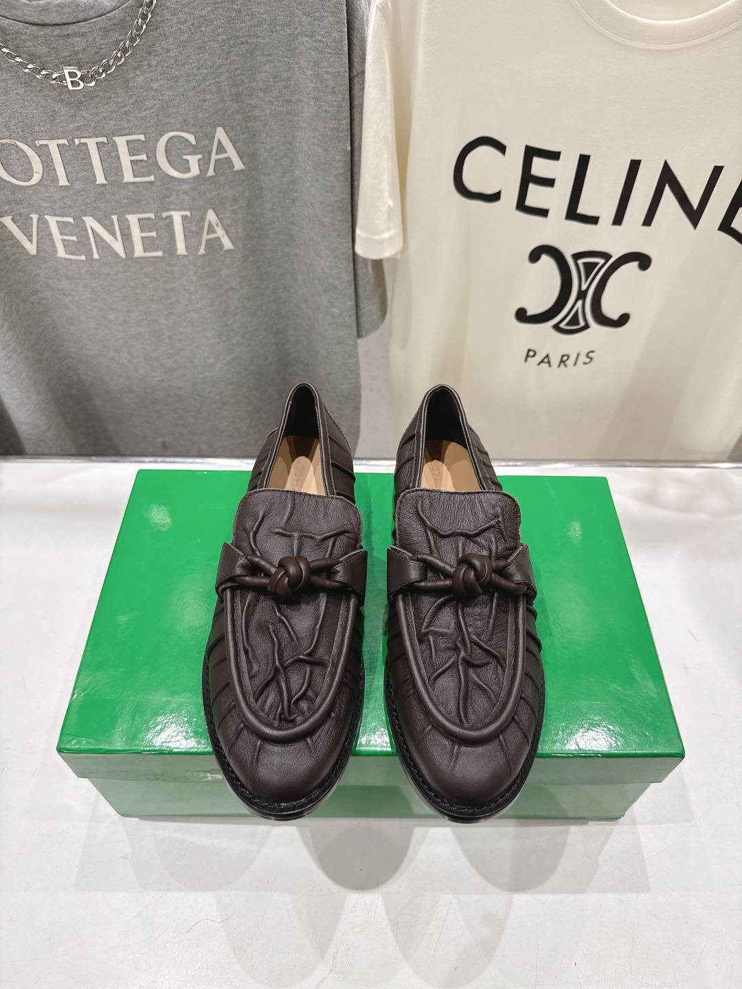 高版本出厂 Bottega Veneta/BV F065 2026ss新款老钱风褶皱皮鎏金扣饰平底乐福鞋