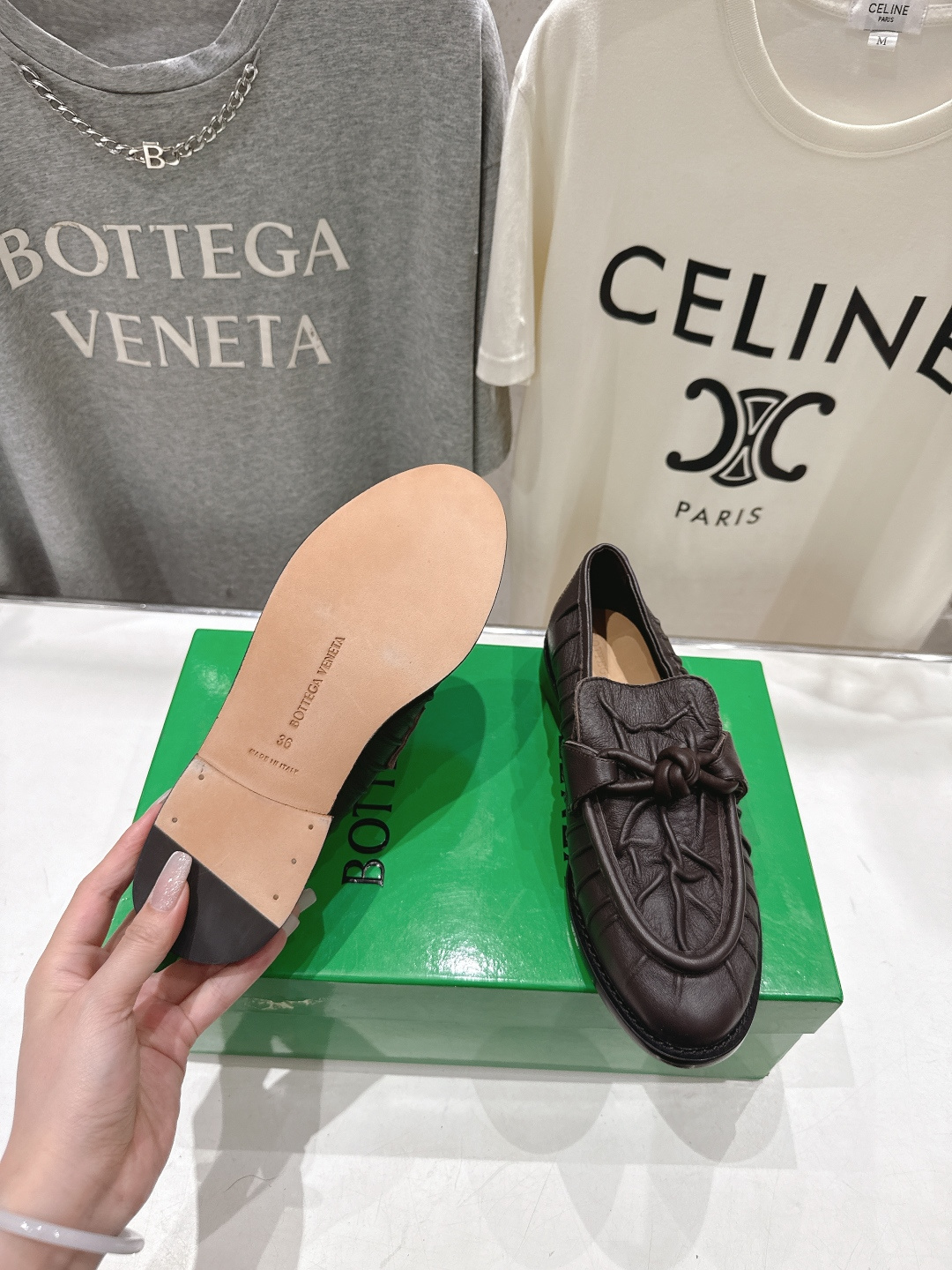 高版本出厂 Bottega Veneta/BV F065 2026ss新款老钱风褶皱皮鎏金扣饰平底乐福鞋