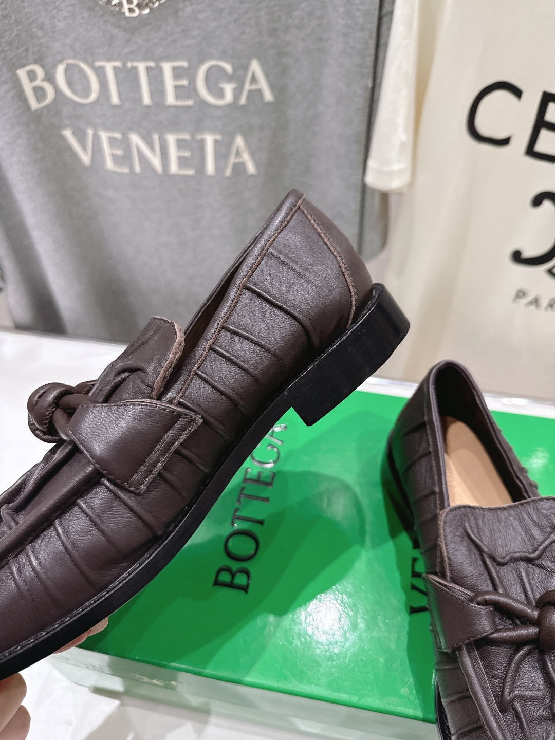 高版本出厂 Bottega Veneta/BV F065 2026ss新款老钱风褶皱皮鎏金扣饰平底乐福鞋
