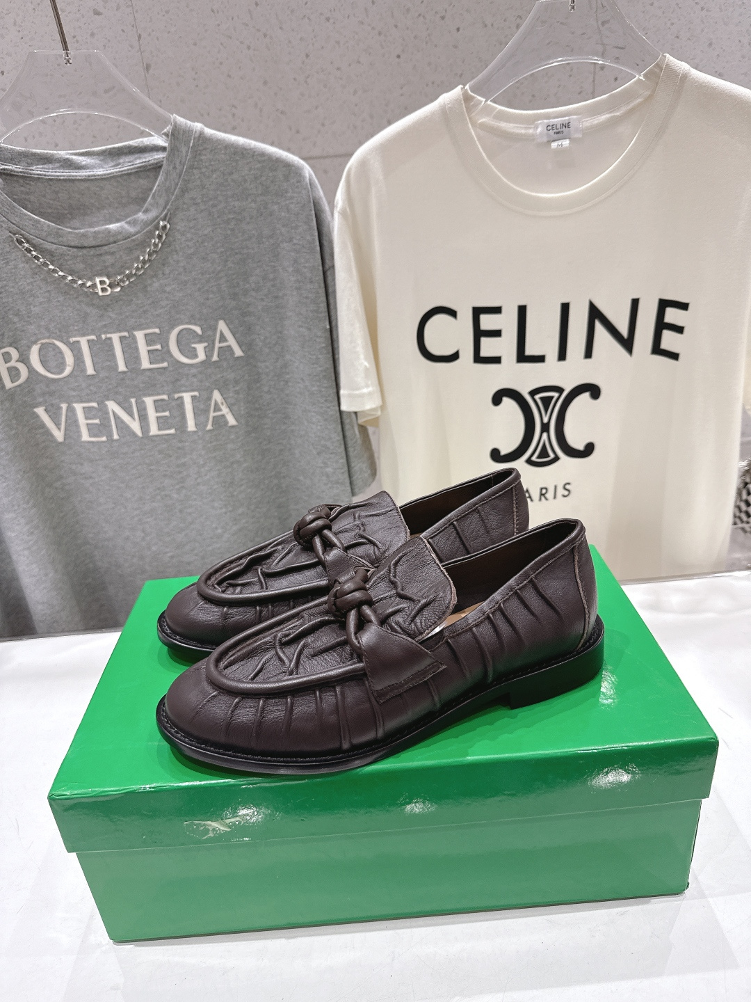 高版本出厂 Bottega Veneta/BV F065 2026ss新款老钱风褶皱皮鎏金扣饰平底乐福鞋