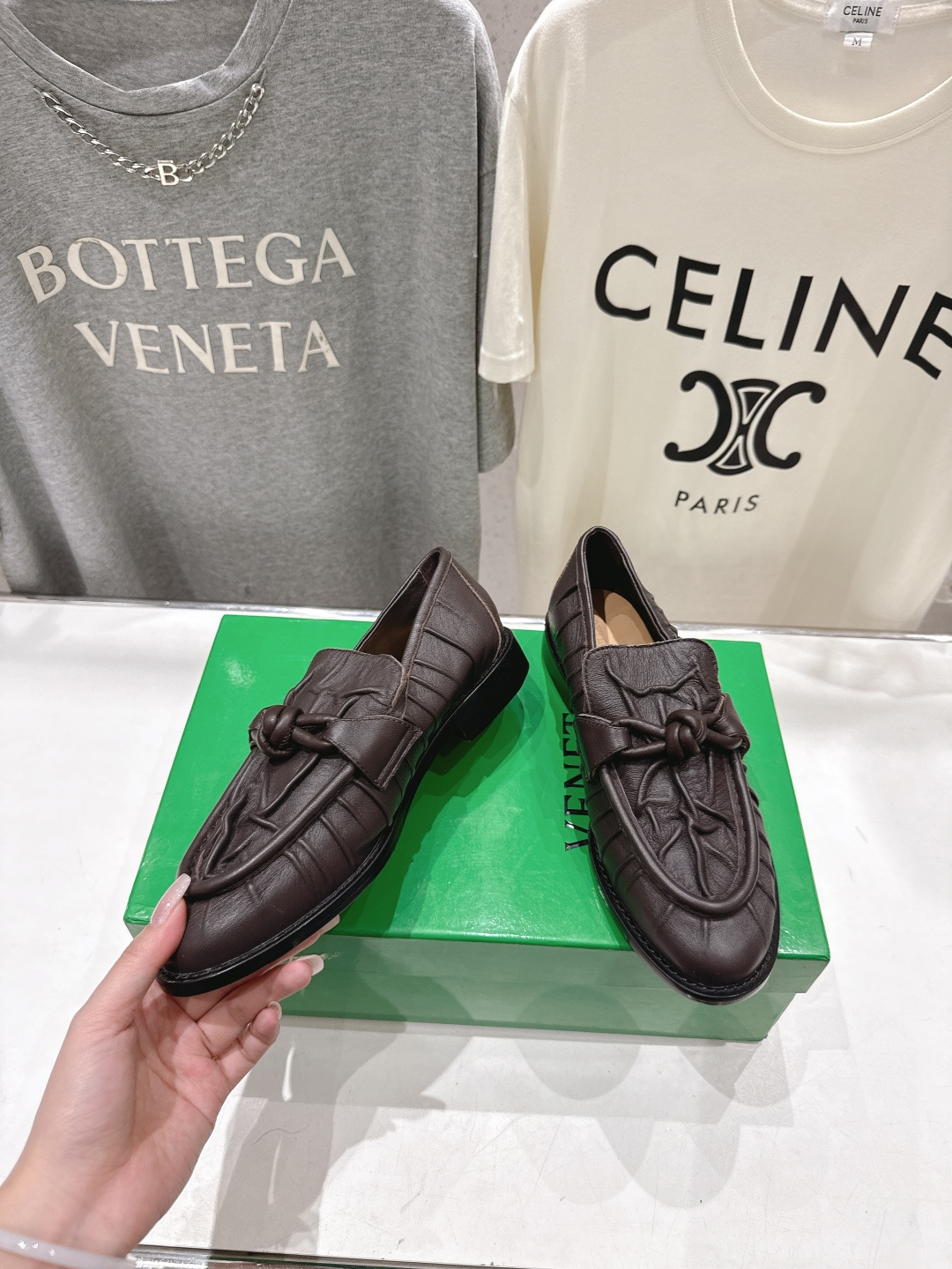 高版本出厂 Bottega Veneta/BV F065 2026ss新款老钱风褶皱皮鎏金扣饰平底乐福鞋