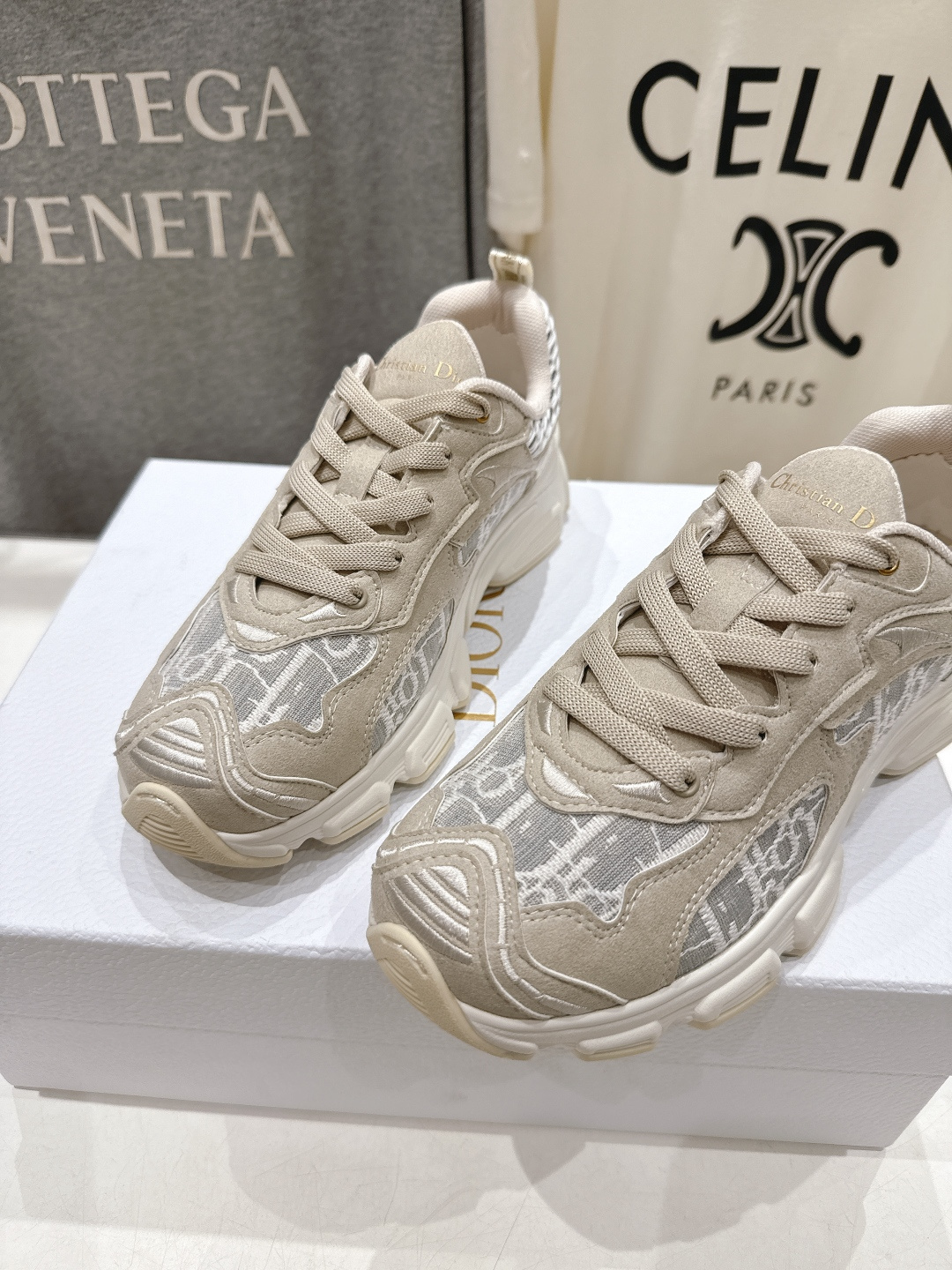 市场高版本 Dior*迪奥D家2026ss新款新色厚底休闲运动鞋老爹鞋，融入d家高定精神诠释经典跑鞋！原