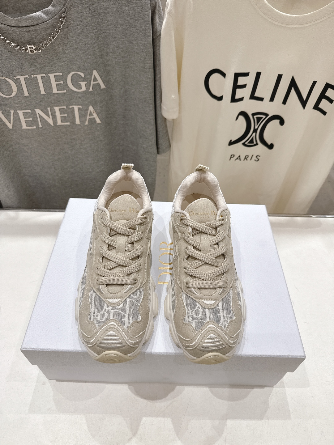 市场高版本 Dior*迪奥D家2026ss新款新色厚底休闲运动鞋老爹鞋，融入d家高定精神诠释经典跑鞋！原