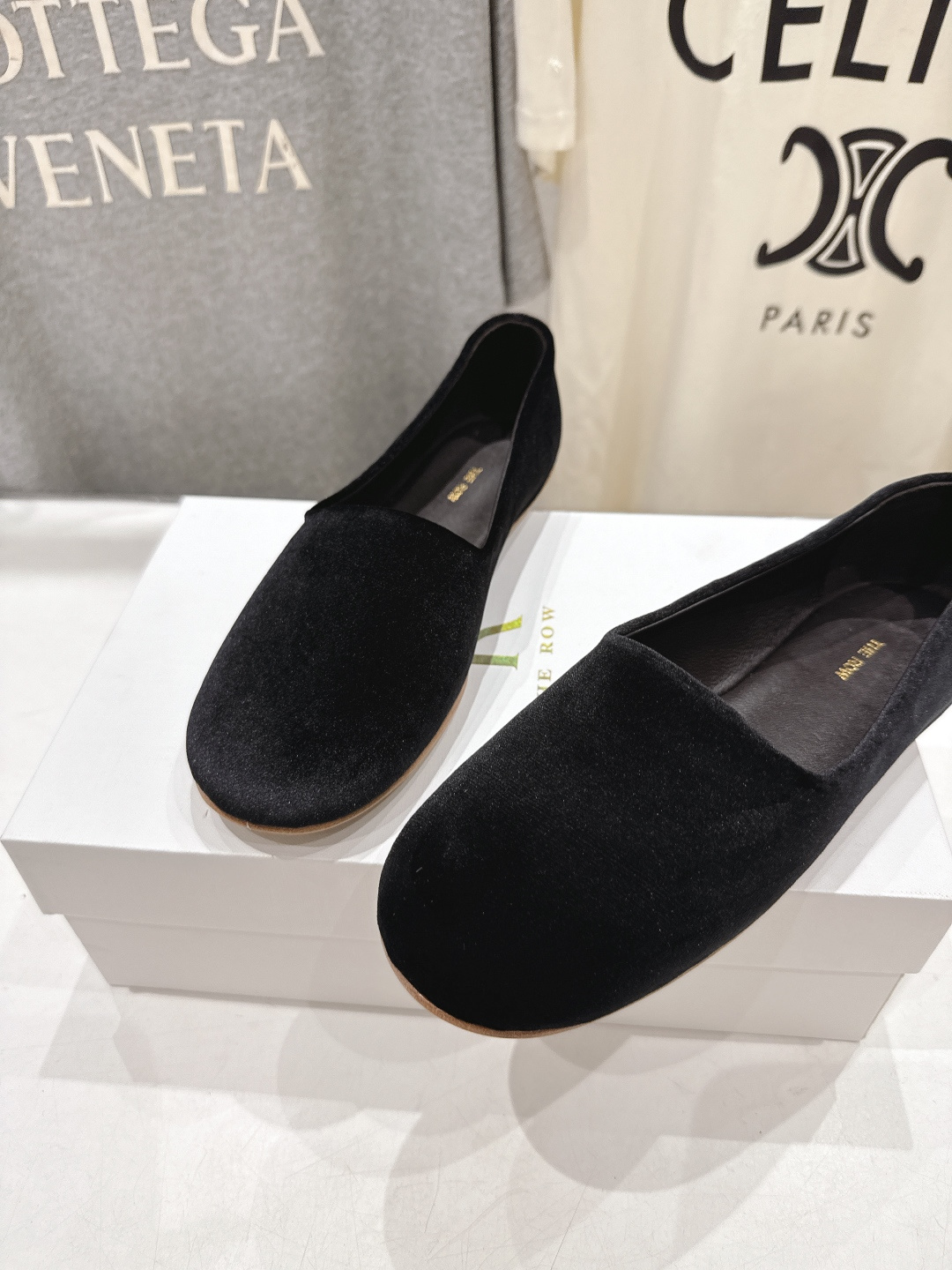 高版本出厂 The Row 2026ss官方同步爆款平底乐福鞋一脚蹬单鞋非常舒服的一款平底鞋，极简设计理